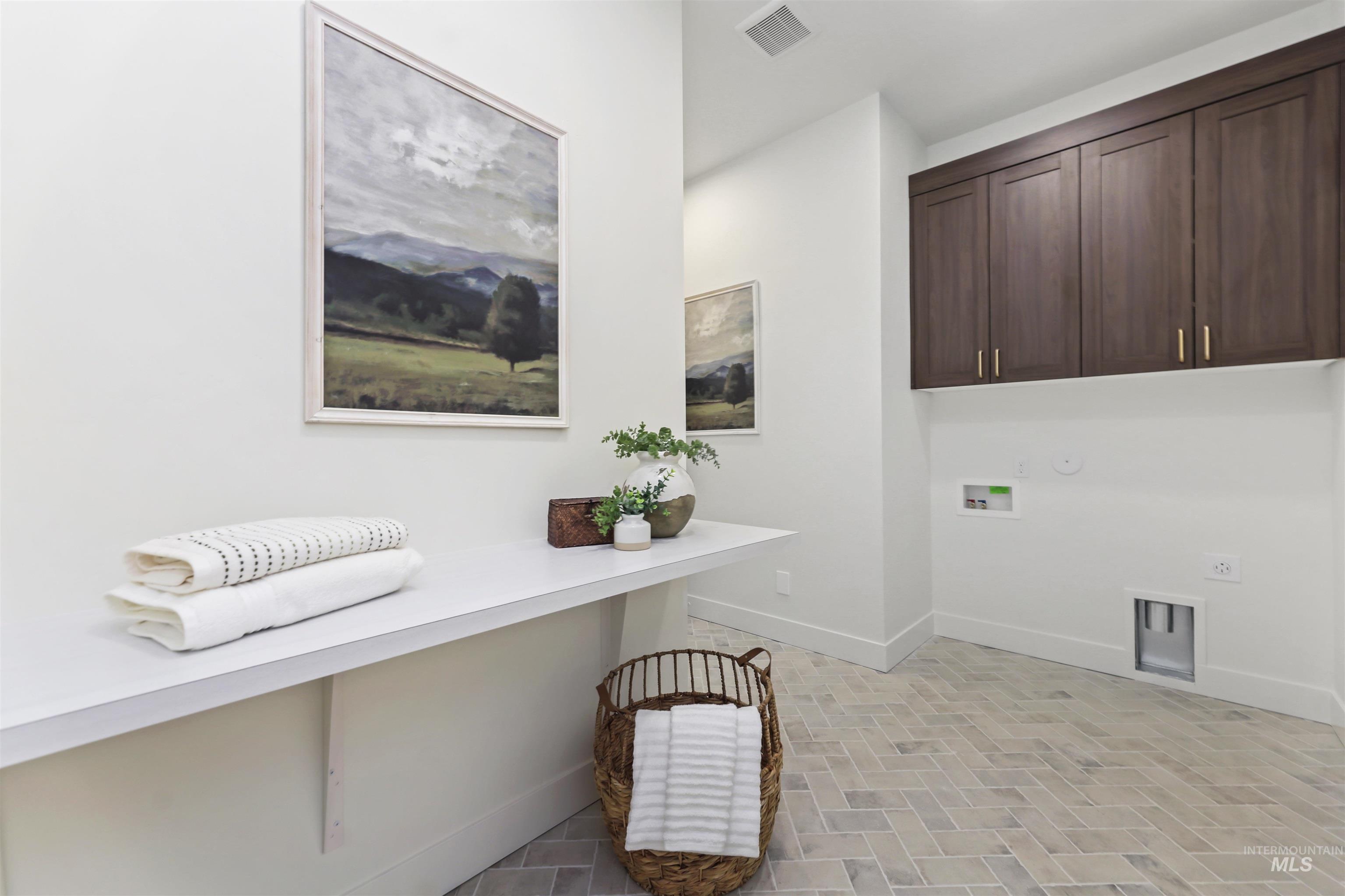 5394 W Haughburn Dr, Eagle, Idaho 83616, 3 Bedrooms, 2.5 Bathrooms, Residential For Sale, Price $929,000, 98970267