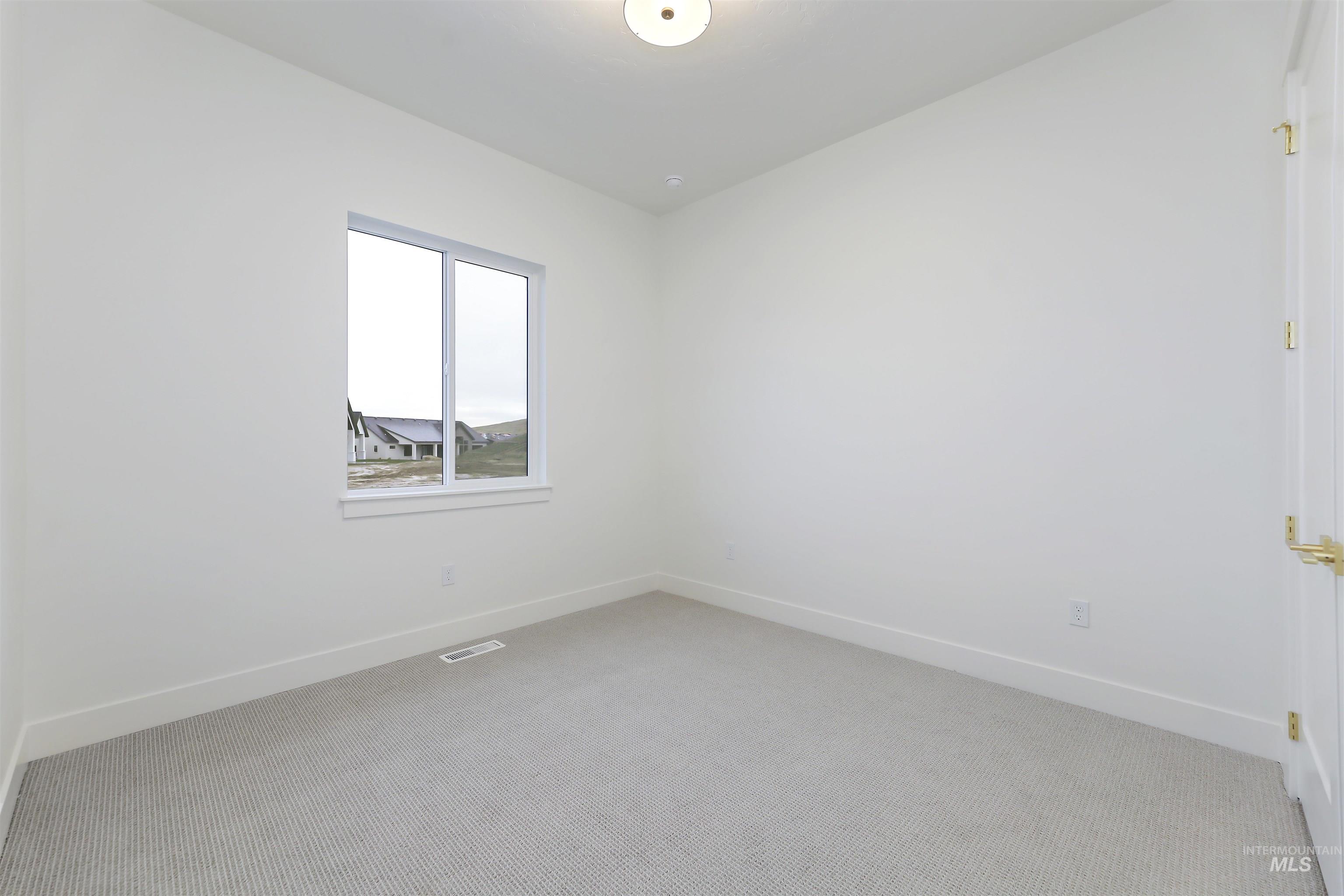 5394 W Haughburn Dr, Eagle, Idaho 83616, 3 Bedrooms, 2.5 Bathrooms, Residential For Sale, Price $929,000, 98970267