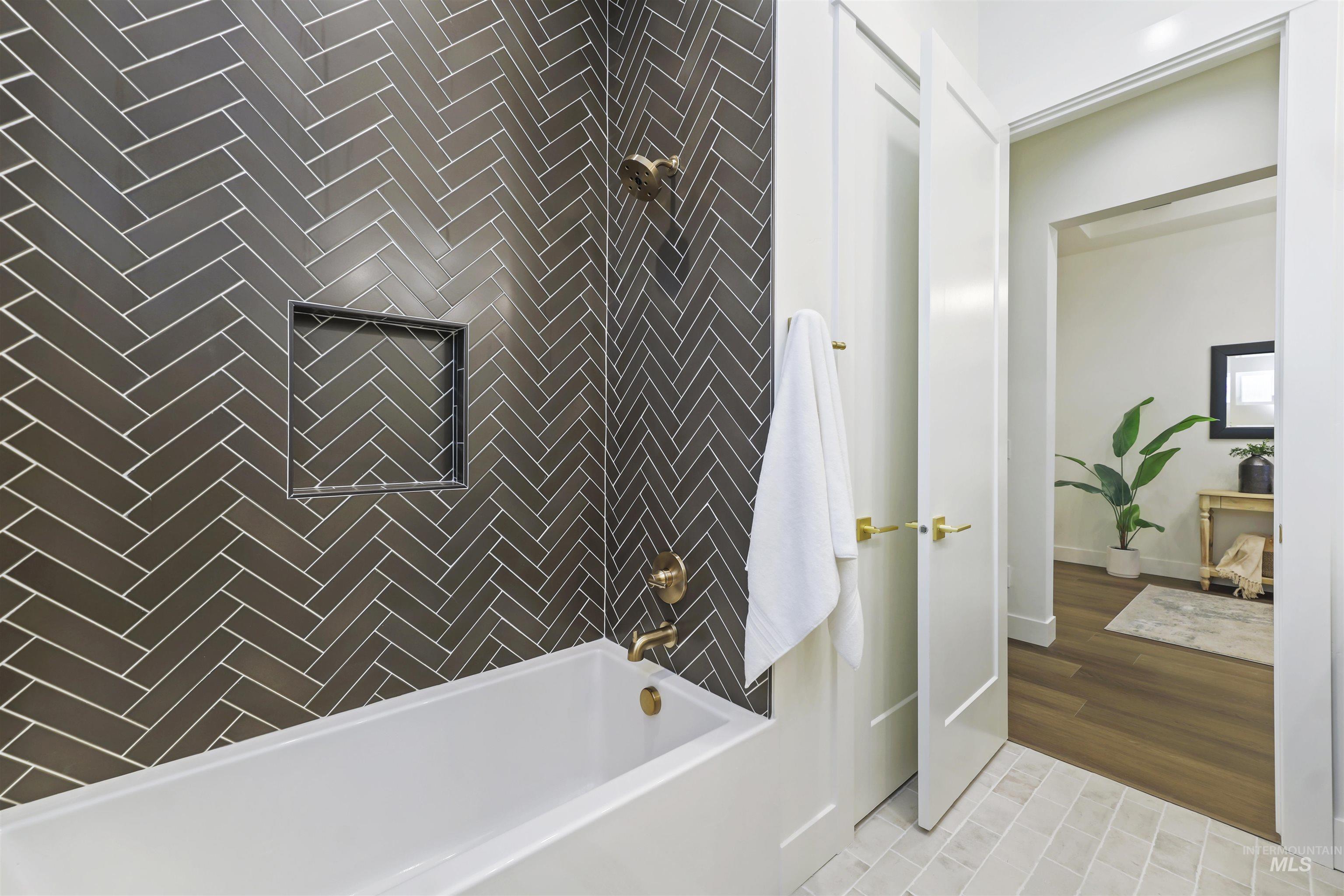 5394 W Haughburn Dr, Eagle, Idaho 83616, 3 Bedrooms, 2.5 Bathrooms, Residential For Sale, Price $929,000, 98970267