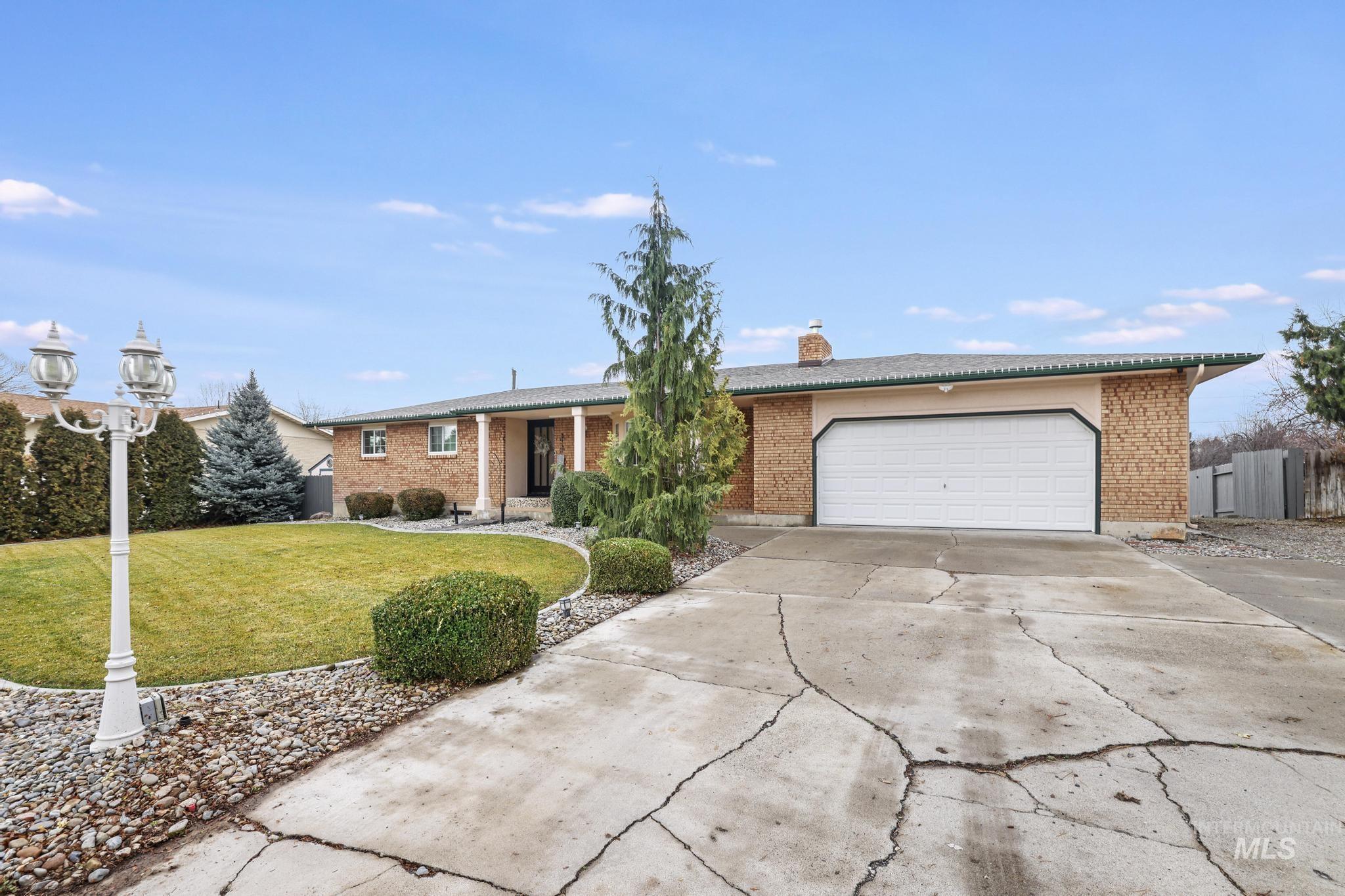 2432 Dorm Dr, Twin Falls, Idaho 83301, 4 Bedrooms, 2 Bathrooms, Residential For Sale, Price $439,000, 98970278