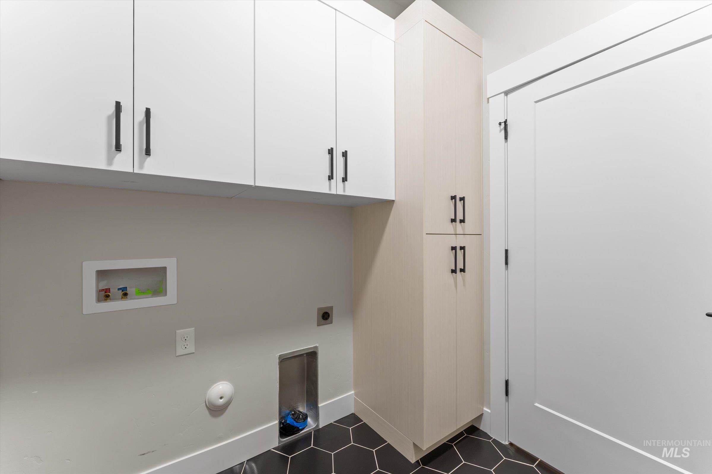 Large laundry room with overhead cabinets