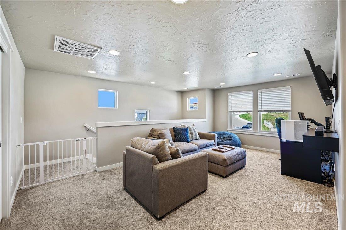 10593 W Daylily Ave., Star, Idaho 83669, 3 Bedrooms, 3 Bathrooms, Residential For Sale, Price $459,000,MLS 98970298