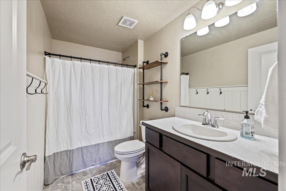 10593 W Daylily Ave., Star, Idaho 83669, 3 Bedrooms, 3 Bathrooms, Residential For Sale, Price $459,000,MLS 98970298