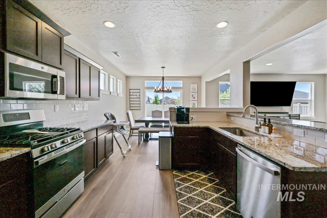 10593 W Daylily Ave., Star, Idaho 83669, 3 Bedrooms, 3 Bathrooms, Residential For Sale, Price $459,000,MLS 98970298