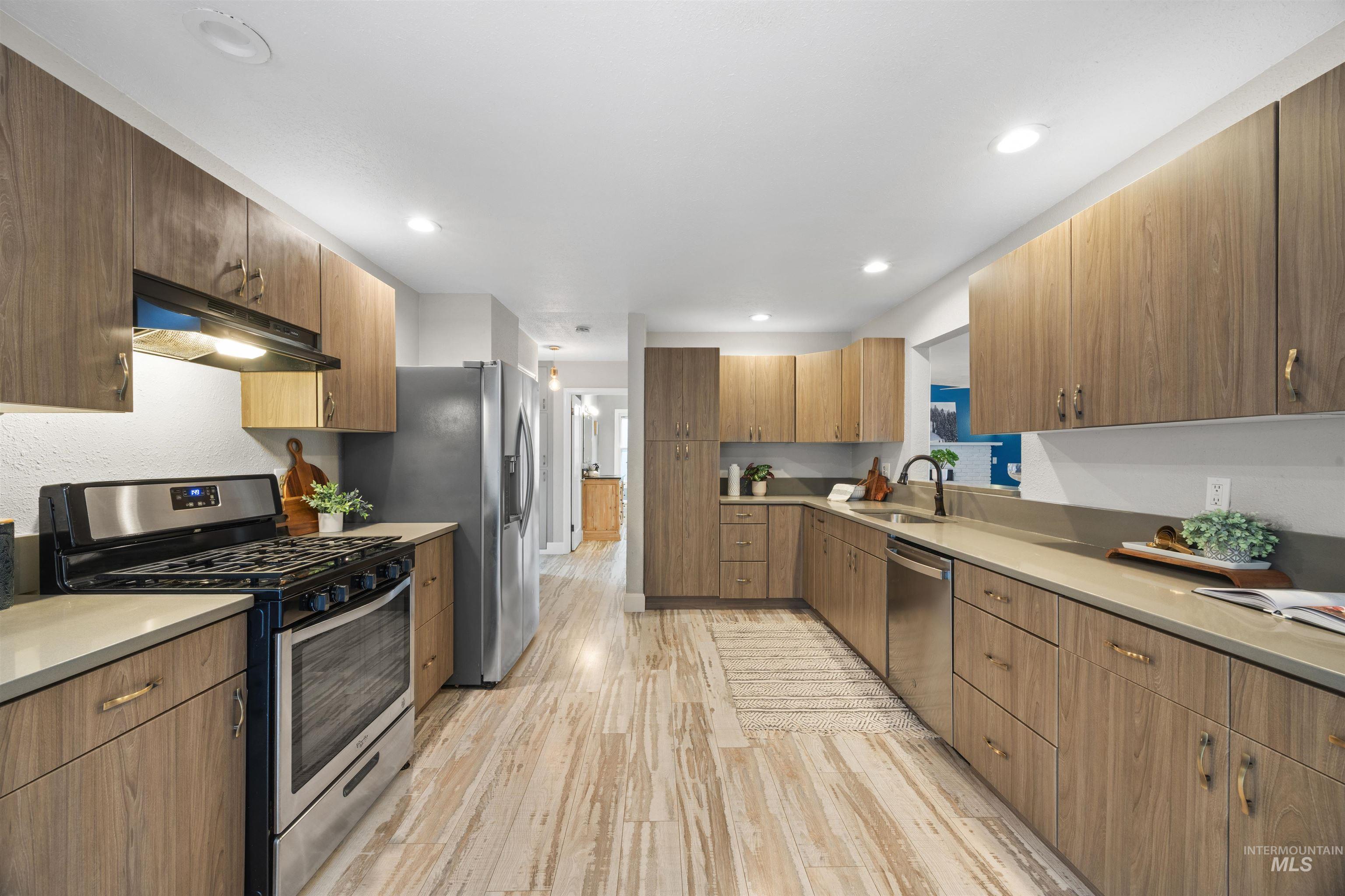 916 E McKinley Street, Boise, Idaho 83712, 5 Bedrooms, 2 Bathrooms, Residential For Sale, Price $799,900, 98970306