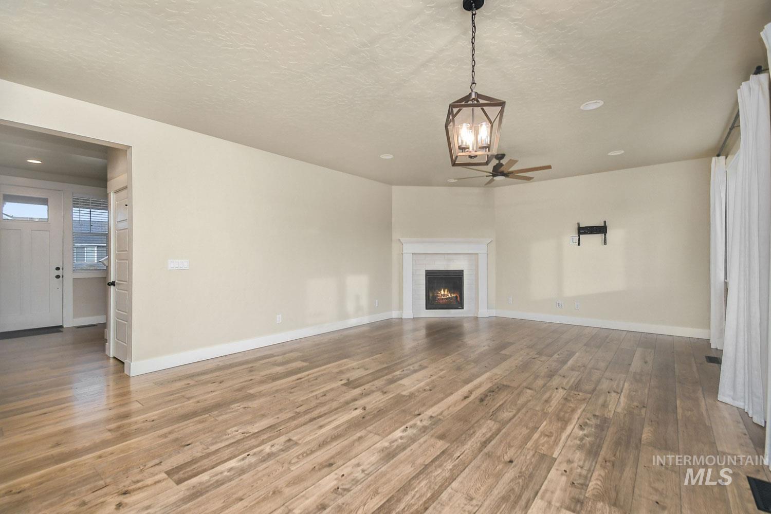 5771 W Daphne Dr, Meridian, Idaho 83646, 4 Bedrooms, 3 Bathrooms, Residential For Sale, Price $579,900,MLS 98970313