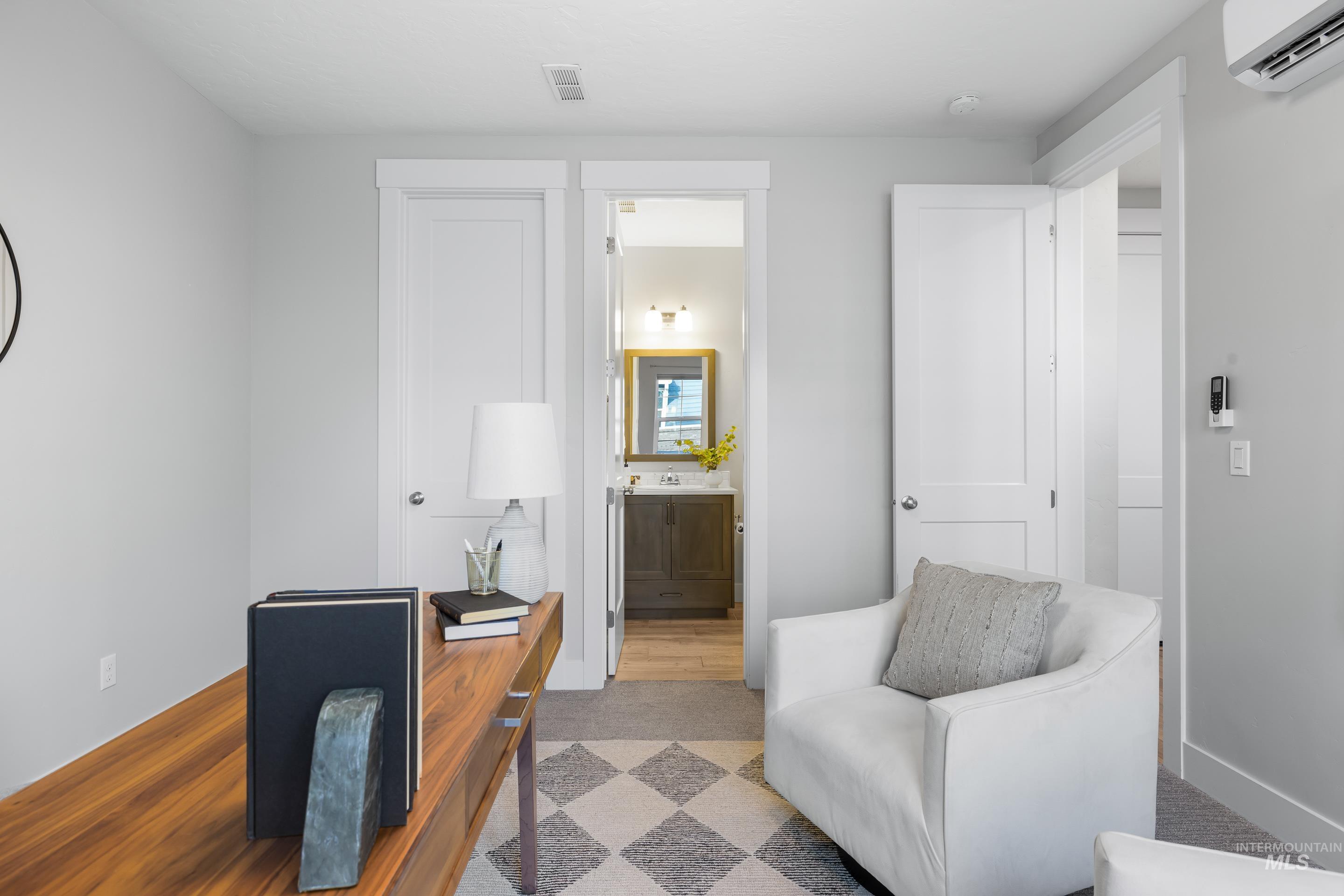 Sitting room with a wall mounted AC