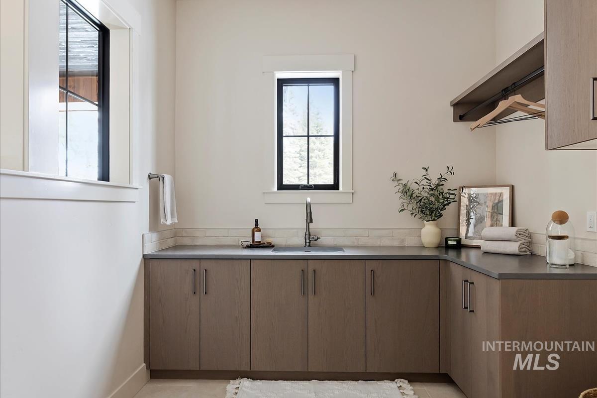 68 Ponderosa Ridge Court, Donnelly, Idaho 83615, 3 Bedrooms, 3.5 Bathrooms, Residential For Sale, Price $2,399,000, 98970319