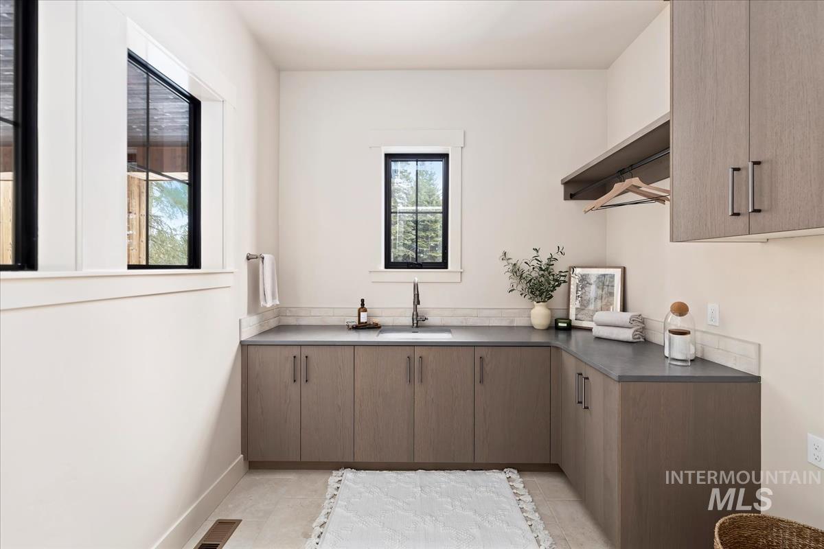 68 Ponderosa Ridge Court, Donnelly, Idaho 83615, 3 Bedrooms, 3.5 Bathrooms, Residential For Sale, Price $2,399,000, 98970319