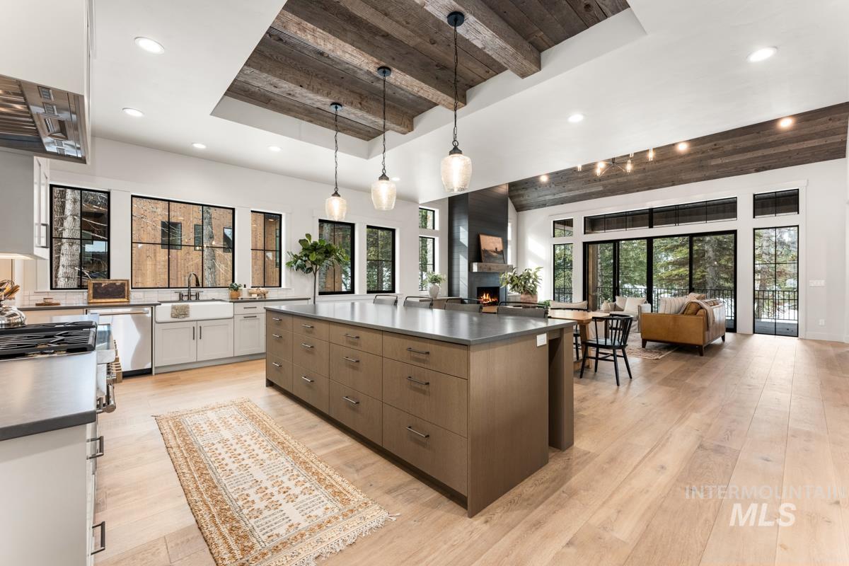 68 Ponderosa Ridge Court, Donnelly, Idaho 83615, 3 Bedrooms, 3.5 Bathrooms, Residential For Sale, Price $2,399,000,MLS 98970319