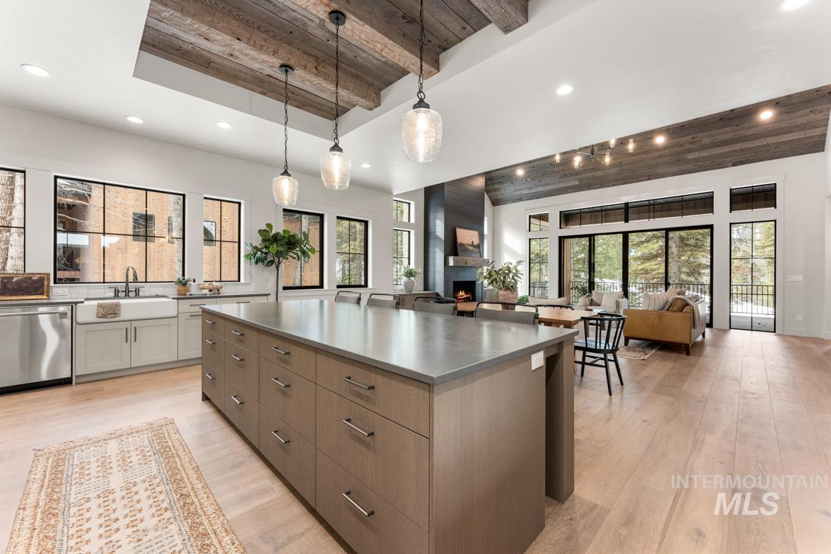 68 Ponderosa Ridge Court, Donnelly, Idaho 83615, 3 Bedrooms, 3.5 Bathrooms, Residential For Sale, Price $2,399,000,MLS 98970319