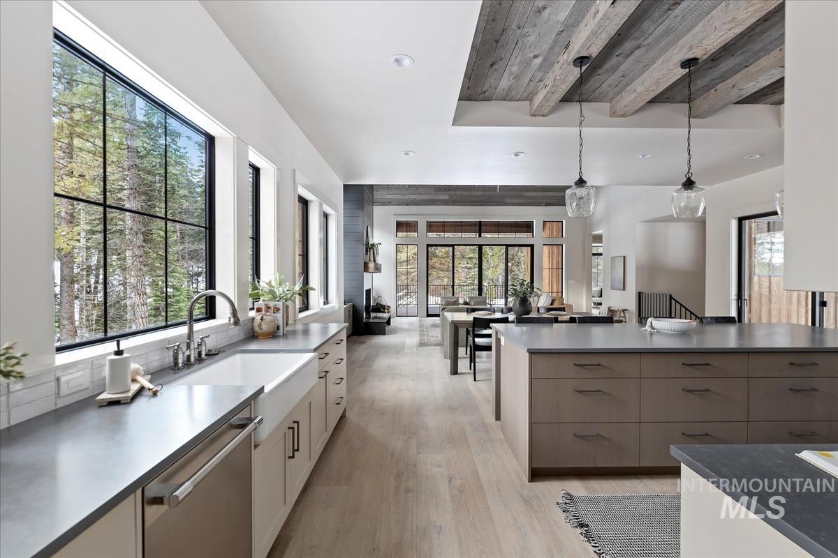 68 Ponderosa Ridge Court, Donnelly, Idaho 83615, 3 Bedrooms, 3.5 Bathrooms, Residential For Sale, Price $2,399,000, 98970319