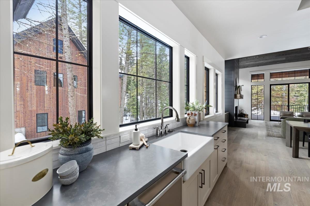 68 Ponderosa Ridge Court, Donnelly, Idaho 83615, 3 Bedrooms, 3.5 Bathrooms, Residential For Sale, Price $2,399,000, 98970319