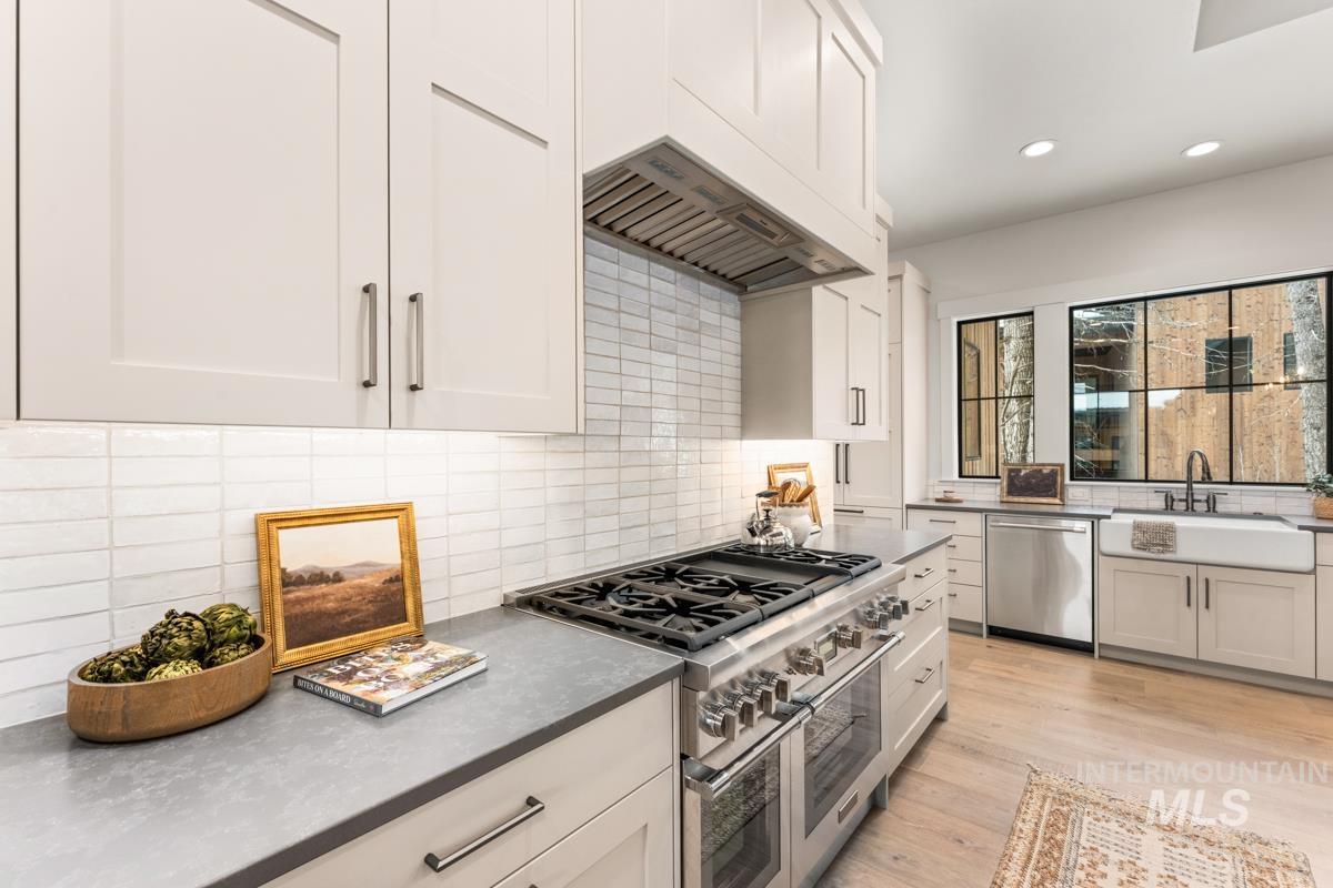 68 Ponderosa Ridge Court, Donnelly, Idaho 83615, 3 Bedrooms, 3.5 Bathrooms, Residential For Sale, Price $2,399,000,MLS 98970319