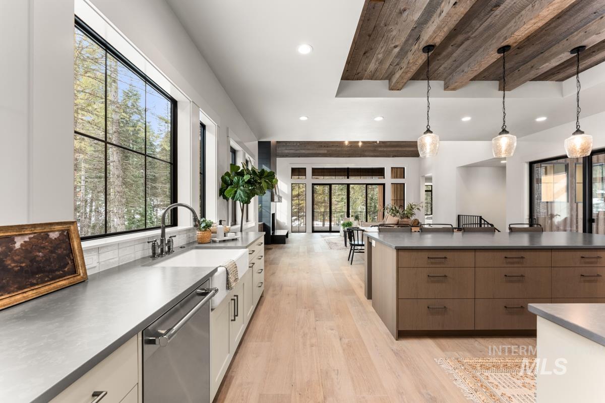 68 Ponderosa Ridge Court, Donnelly, Idaho 83615, 3 Bedrooms, 3.5 Bathrooms, Residential For Sale, Price $2,399,000,MLS 98970319