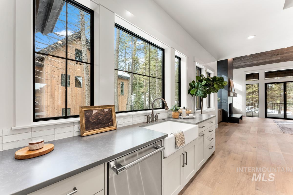 68 Ponderosa Ridge Court, Donnelly, Idaho 83615, 3 Bedrooms, 3.5 Bathrooms, Residential For Sale, Price $2,399,000,MLS 98970319