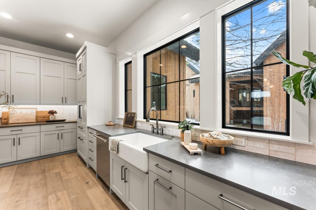 68 Ponderosa Ridge Court, Donnelly, Idaho 83615, 3 Bedrooms, 3.5 Bathrooms, Residential For Sale, Price $2,399,000,MLS 98970319