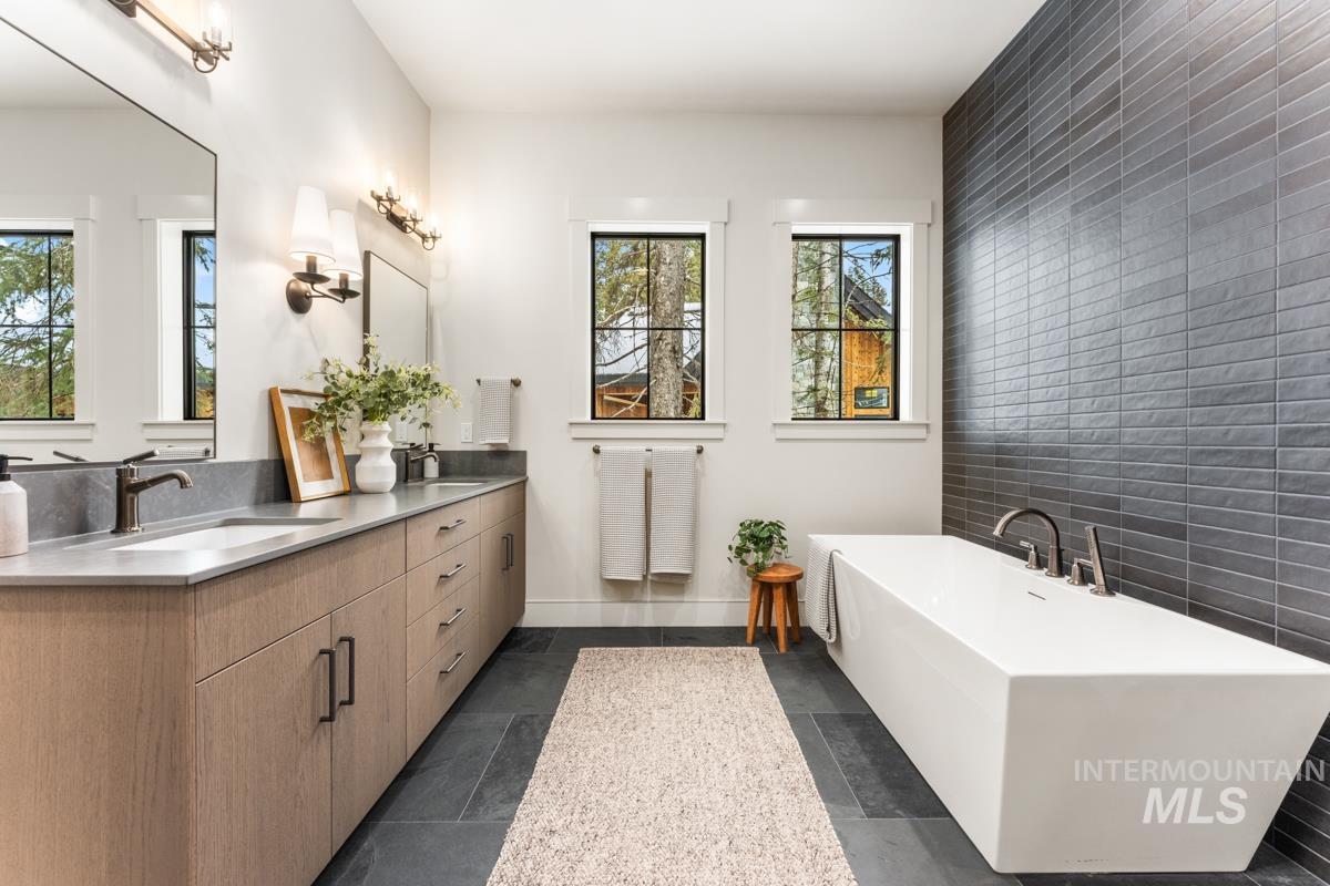 68 Ponderosa Ridge Court, Donnelly, Idaho 83615, 3 Bedrooms, 3.5 Bathrooms, Residential For Sale, Price $2,399,000,MLS 98970319