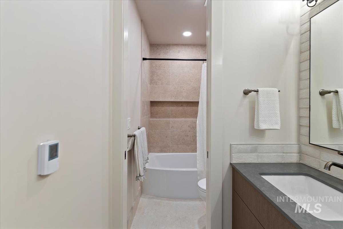 68 Ponderosa Ridge Court, Donnelly, Idaho 83615, 3 Bedrooms, 3.5 Bathrooms, Residential For Sale, Price $2,399,000, 98970319