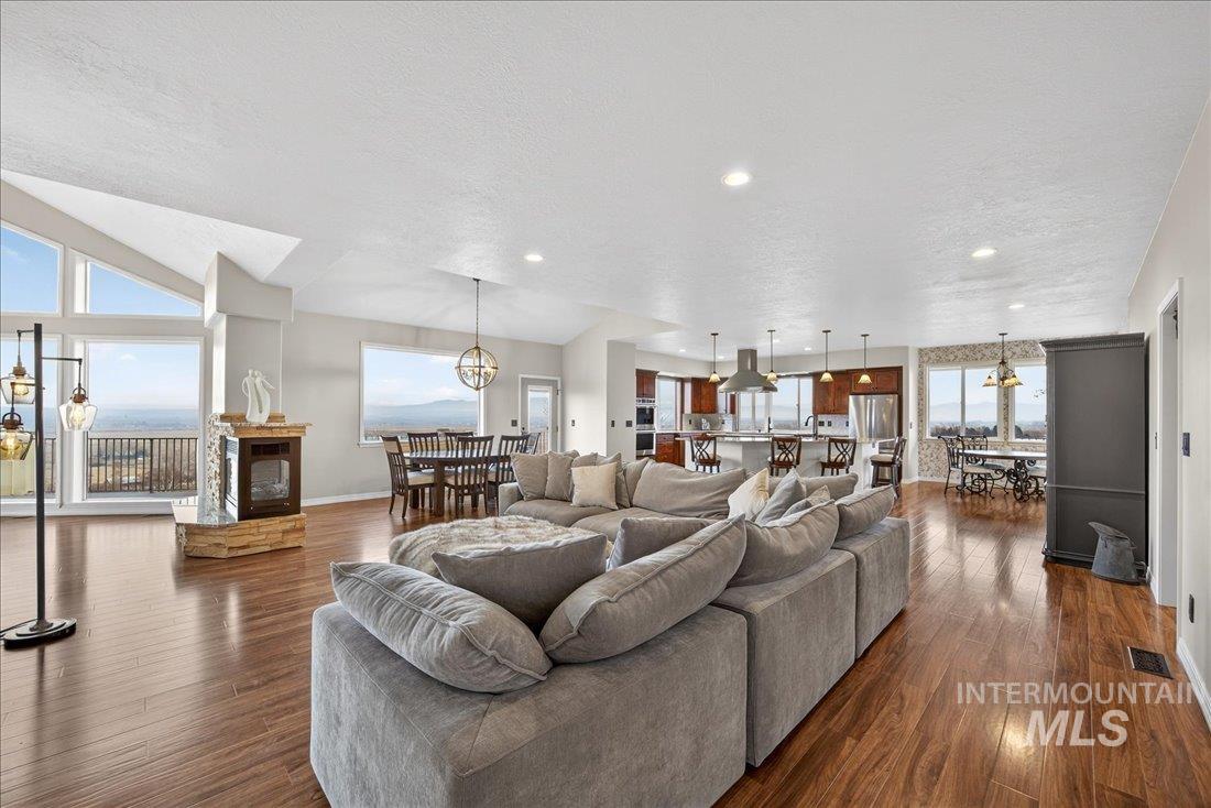 3640 Bishop Road, Emmett, Idaho 83617-8609, 5 Bedrooms, 5 Bathrooms, Residential For Sale, Price $2,300,000, 98970321