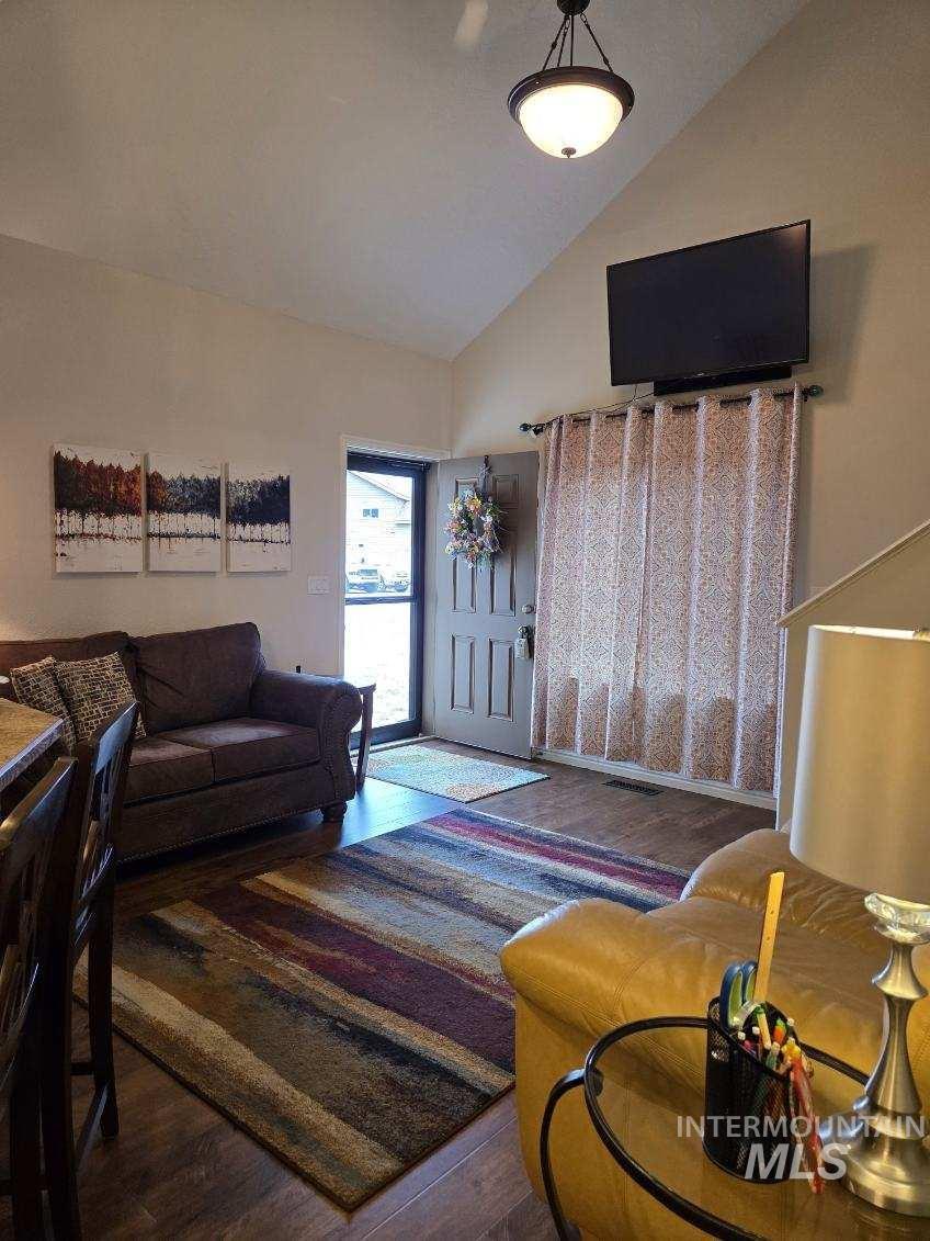 24 Mangum Dr Unit # 1, Donnelly, Idaho 83615, 3 Bedrooms, 2 Bathrooms, Residential For Sale, Price $379,900,MLS 98970322