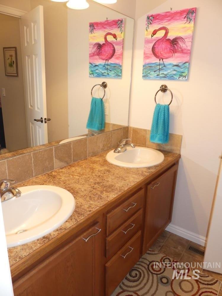 24 Mangum Dr Unit # 1, Donnelly, Idaho 83615, 3 Bedrooms, 2 Bathrooms, Residential For Sale, Price $379,900,MLS 98970322