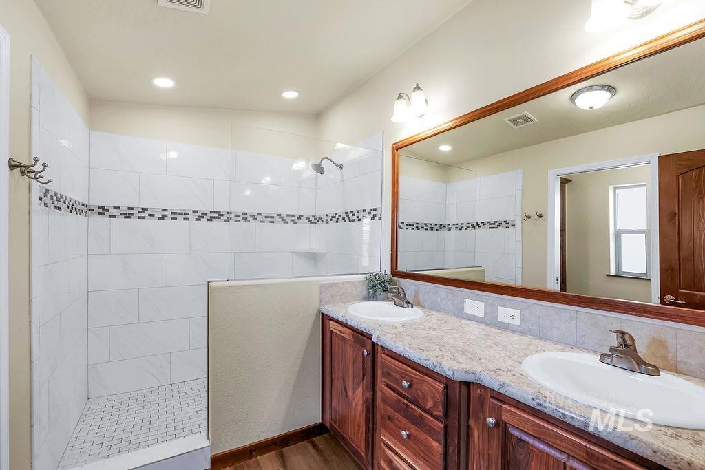 13100 Farm To Market Road, Donnelly, Idaho 83615, 3 Bedrooms, 2 Bathrooms, Residential For Sale, Price $1,279,000, 98970324