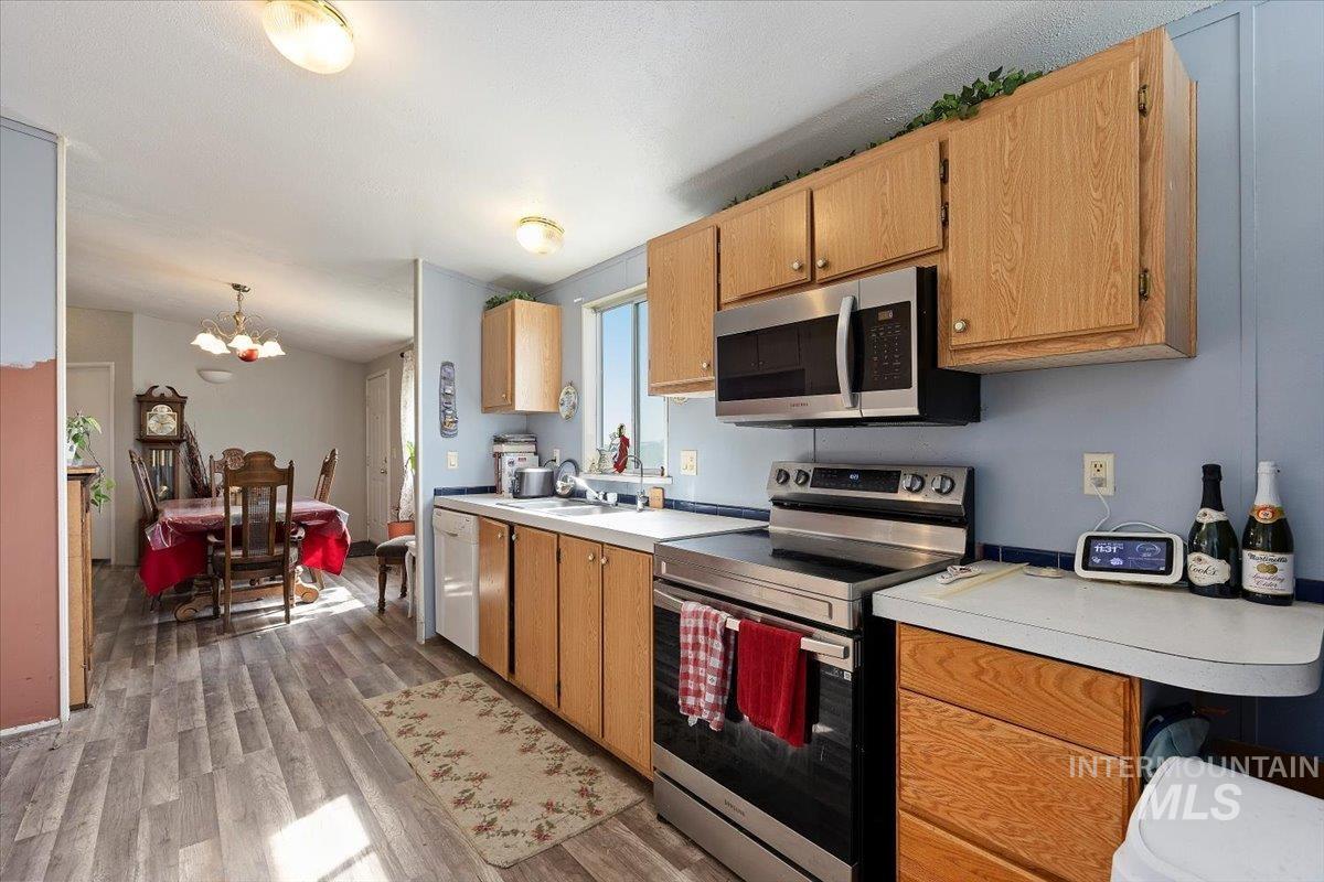 798 W 100 S, Paul, Idaho 83347, 3 Bedrooms, 2 Bathrooms, Residential For Sale, Price $300,000, 98970328