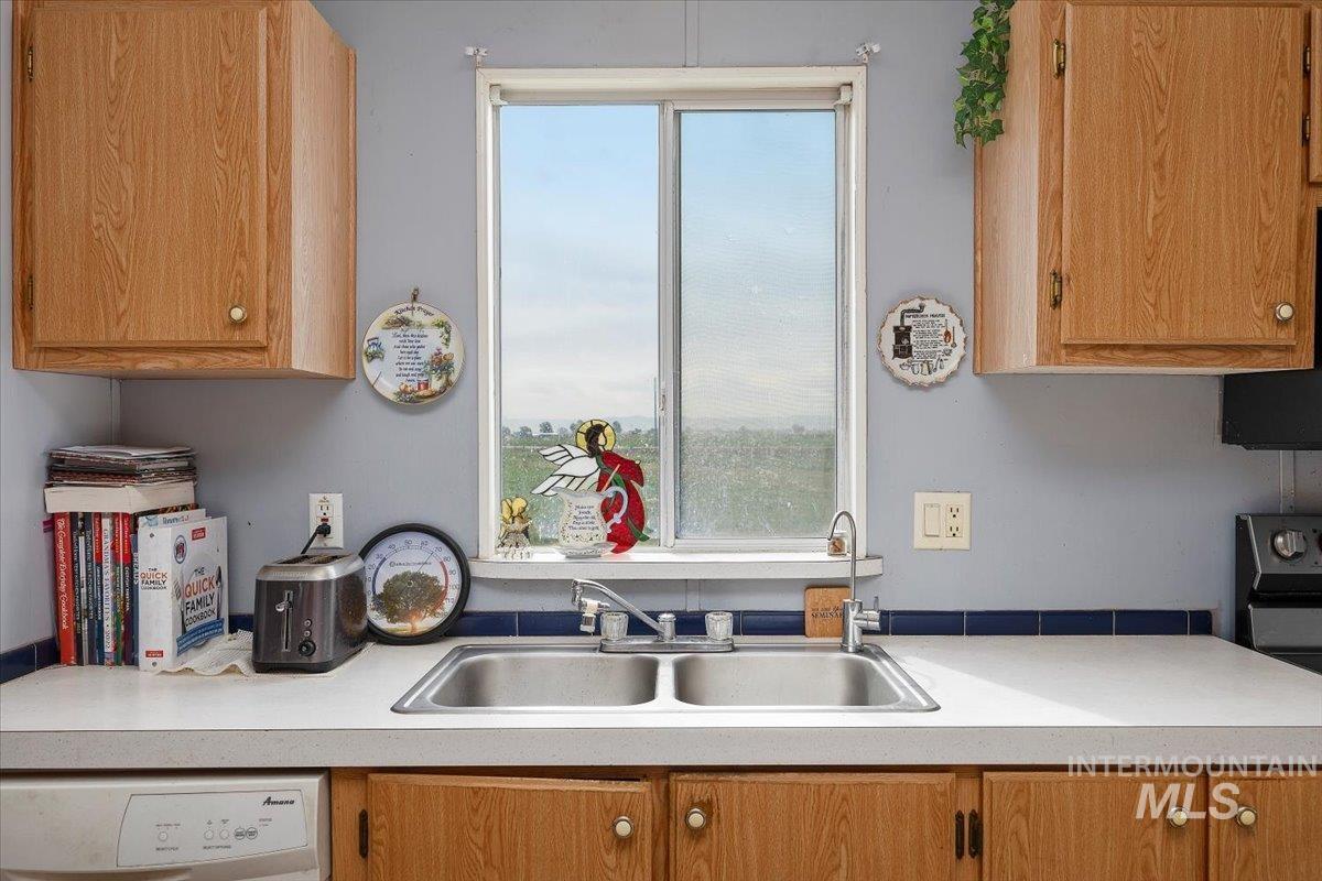 798 W 100 S, Paul, Idaho 83347, 3 Bedrooms, 2 Bathrooms, Residential For Sale, Price $300,000, 98970328