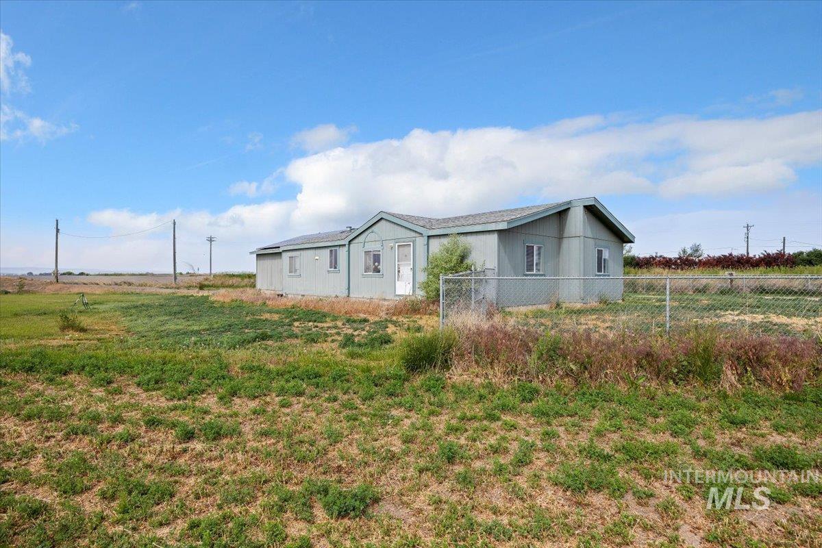 798 W 100 S, Paul, Idaho 83347, 3 Bedrooms, 2 Bathrooms, Residential For Sale, Price $300,000, 98970328