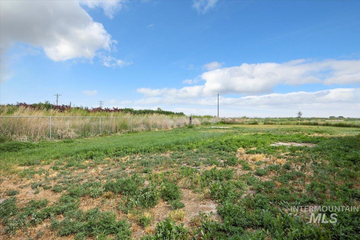 798 W 100 S, Paul, Idaho 83347, 3 Bedrooms, 2 Bathrooms, Residential For Sale, Price $300,000, 98970328