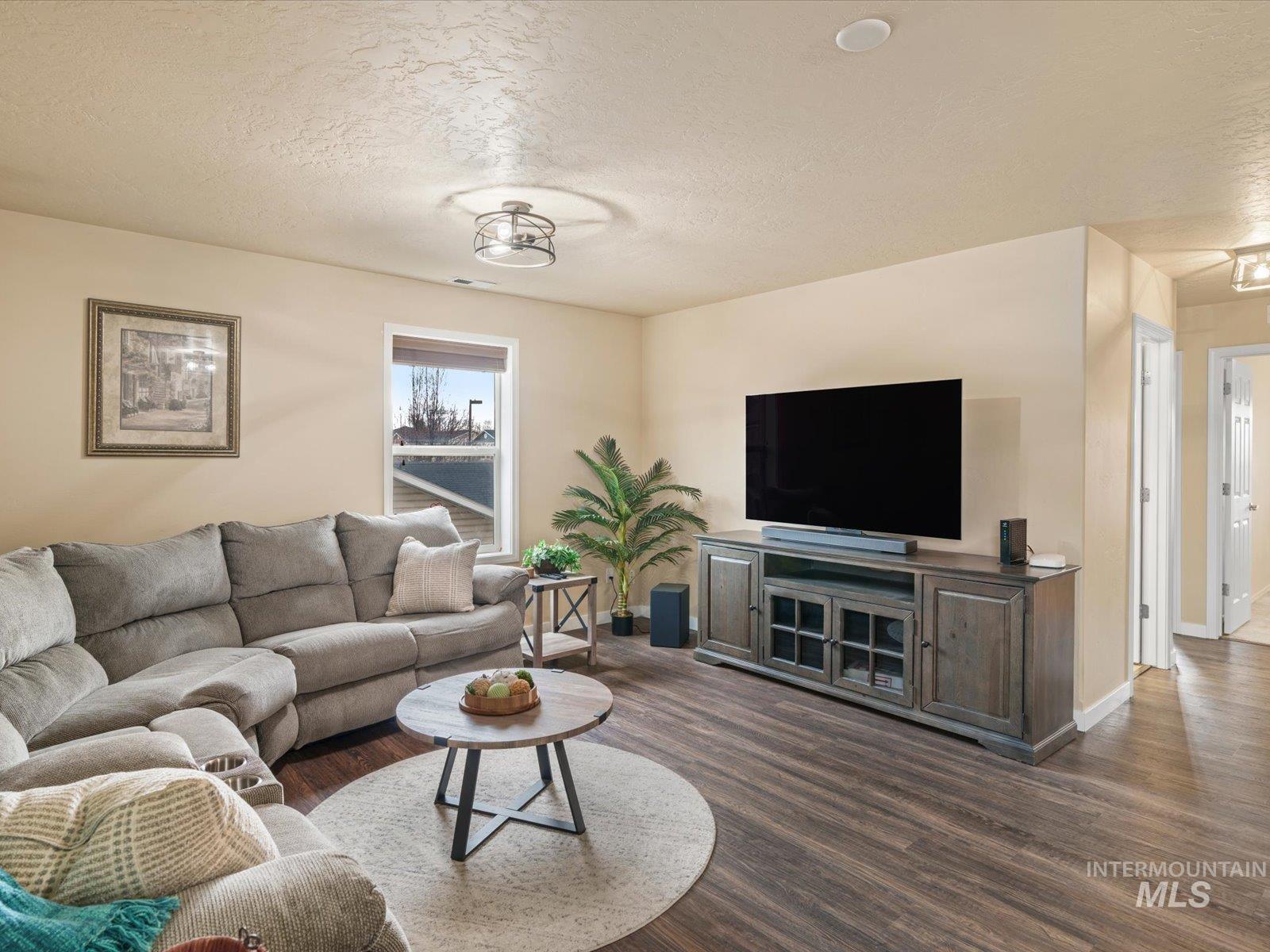 208 E Kaibab Trail St., Meridian, Idaho 83646, 3 Bedrooms, 2.5 Bathrooms, Residential For Sale, Price $529,900,MLS 98970329