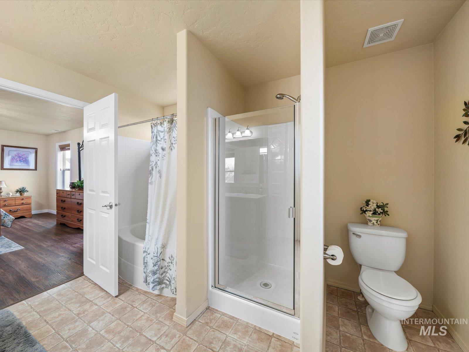 208 E Kaibab Trail St., Meridian, Idaho 83646, 3 Bedrooms, 2.5 Bathrooms, Residential For Sale, Price $529,900,MLS 98970329