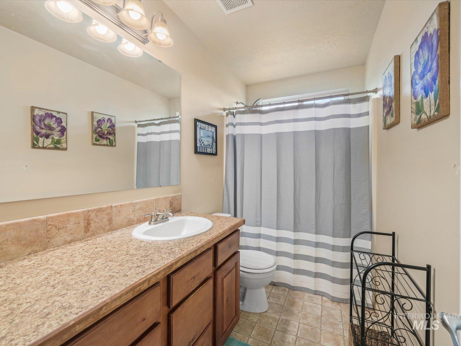 208 E Kaibab Trail St., Meridian, Idaho 83646, 3 Bedrooms, 2.5 Bathrooms, Residential For Sale, Price $529,900,MLS 98970329