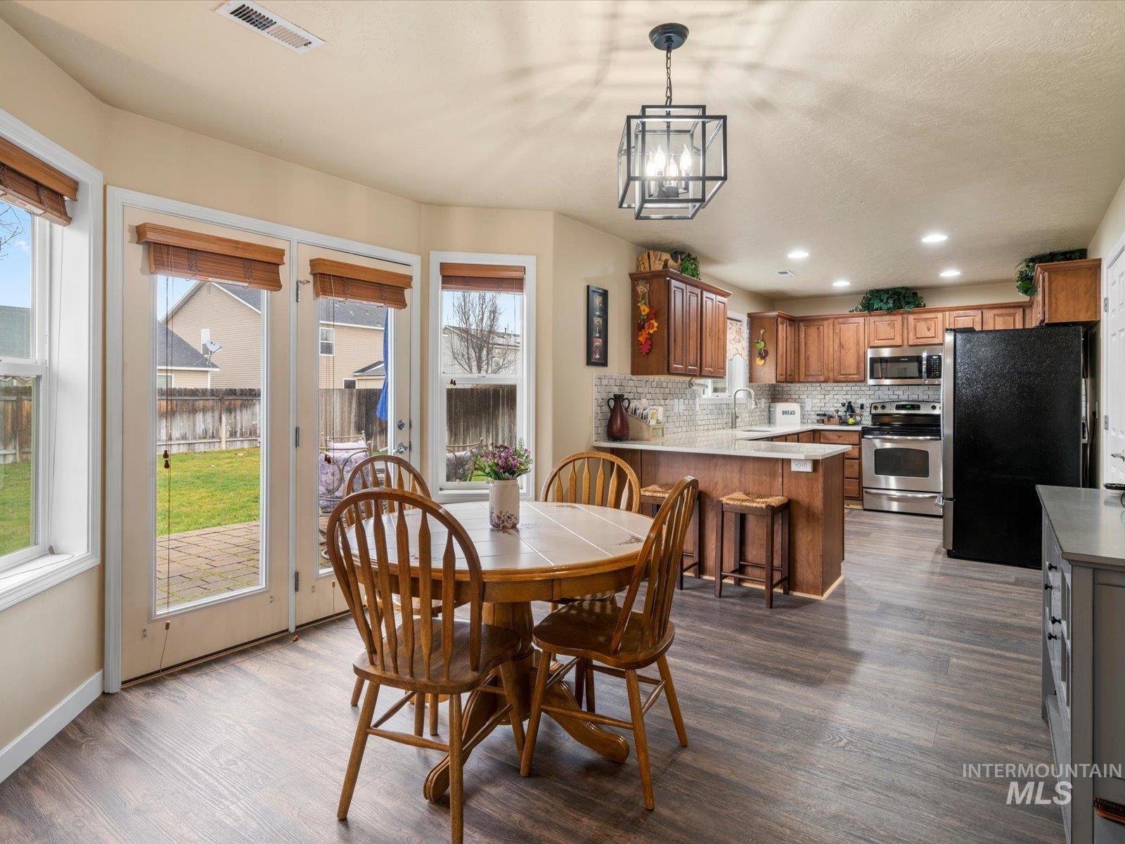 208 E Kaibab Trail St., Meridian, Idaho 83646, 3 Bedrooms, 2.5 Bathrooms, Residential For Sale, Price $529,900,MLS 98970329