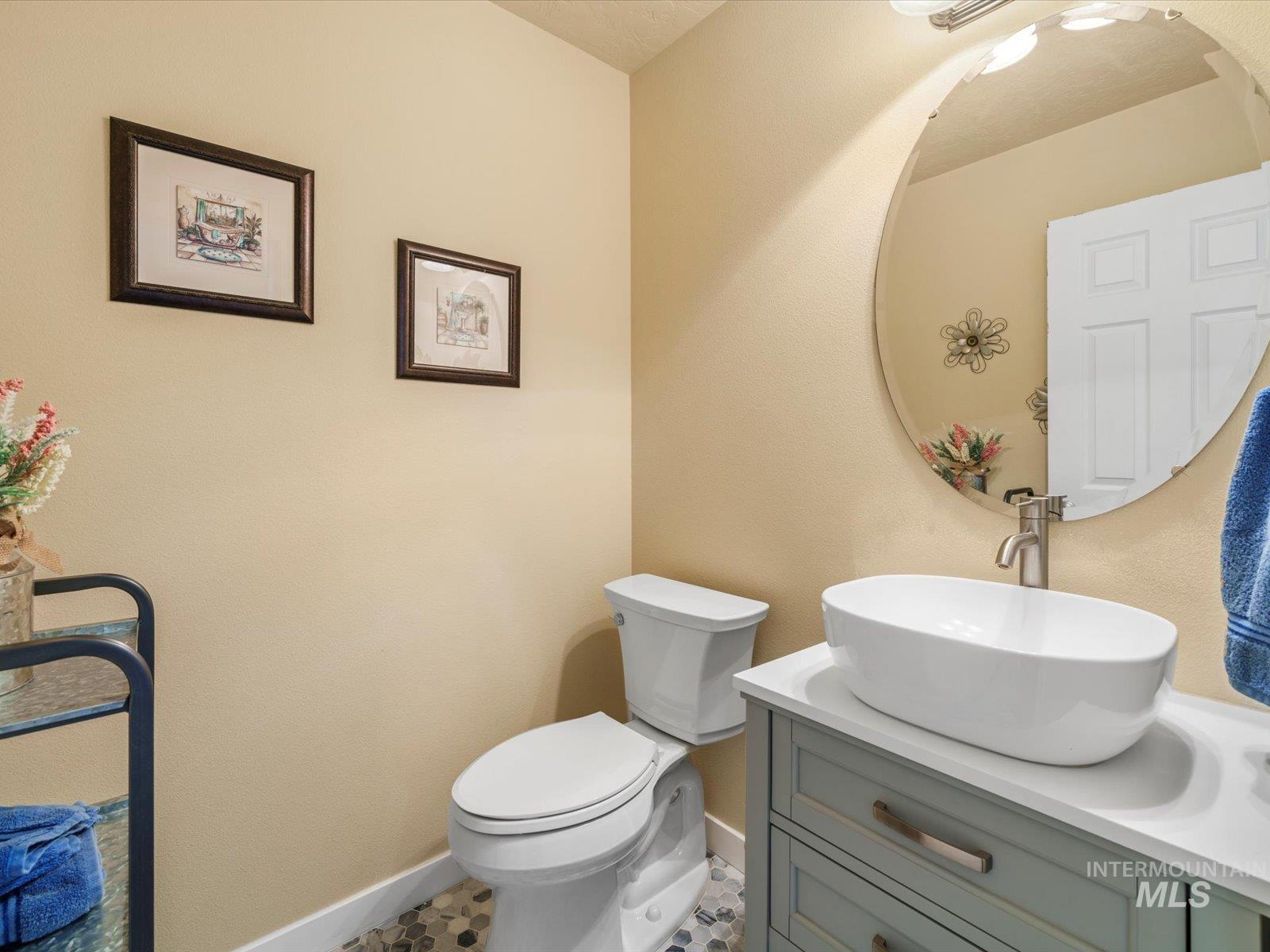 208 E Kaibab Trail St., Meridian, Idaho 83646, 3 Bedrooms, 2.5 Bathrooms, Residential For Sale, Price $529,900,MLS 98970329