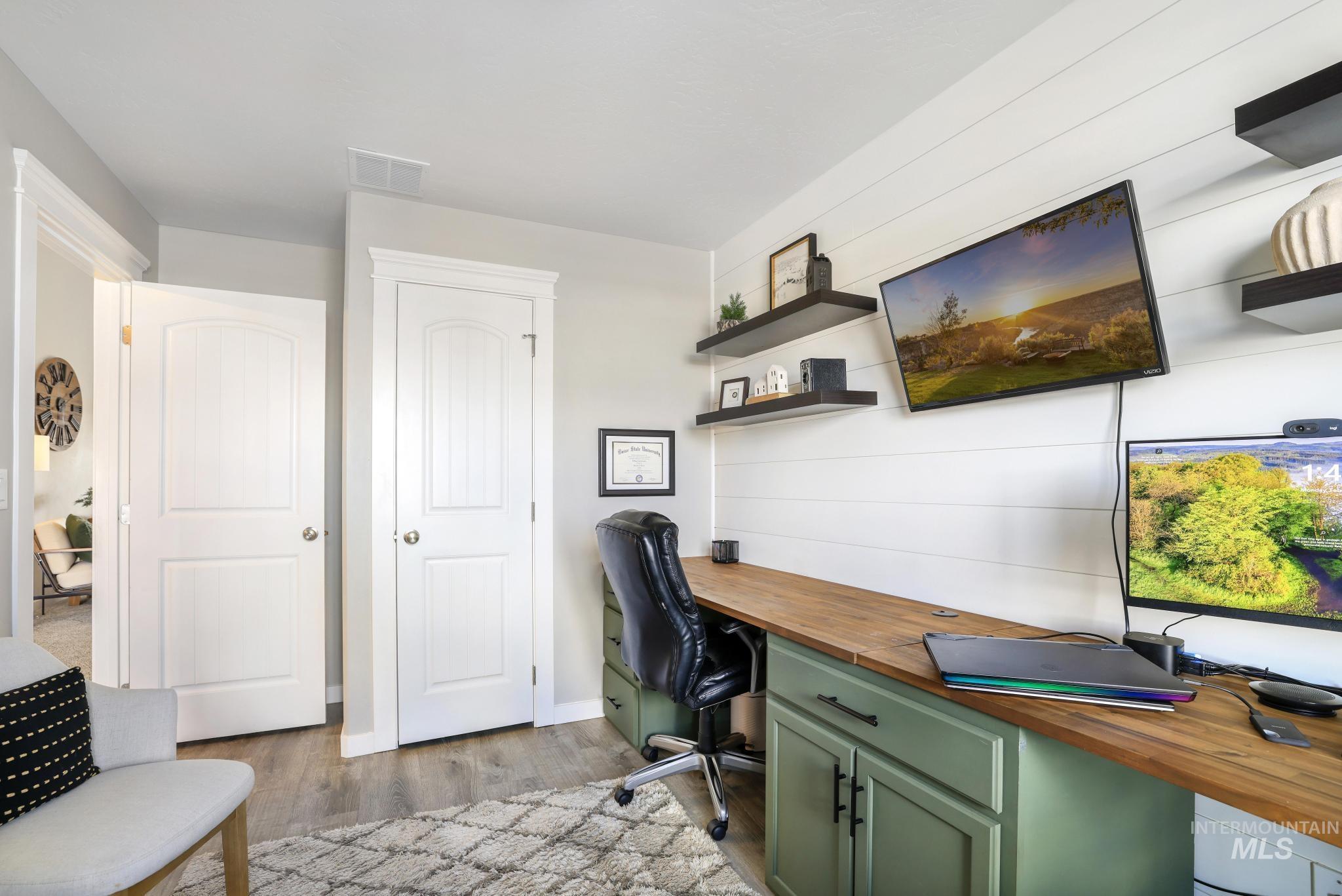 4060 Mountain Vista Ln, Filer, Idaho 83328-5555, 4 Bedrooms, 2 Bathrooms, Residential For Sale, Price $650,000,MLS 98970331