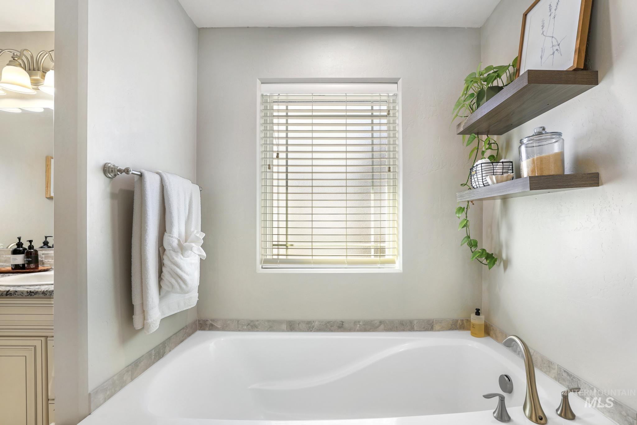 4060 Mountain Vista Ln, Filer, Idaho 83328-5555, 4 Bedrooms, 2 Bathrooms, Residential For Sale, Price $650,000,MLS 98970331