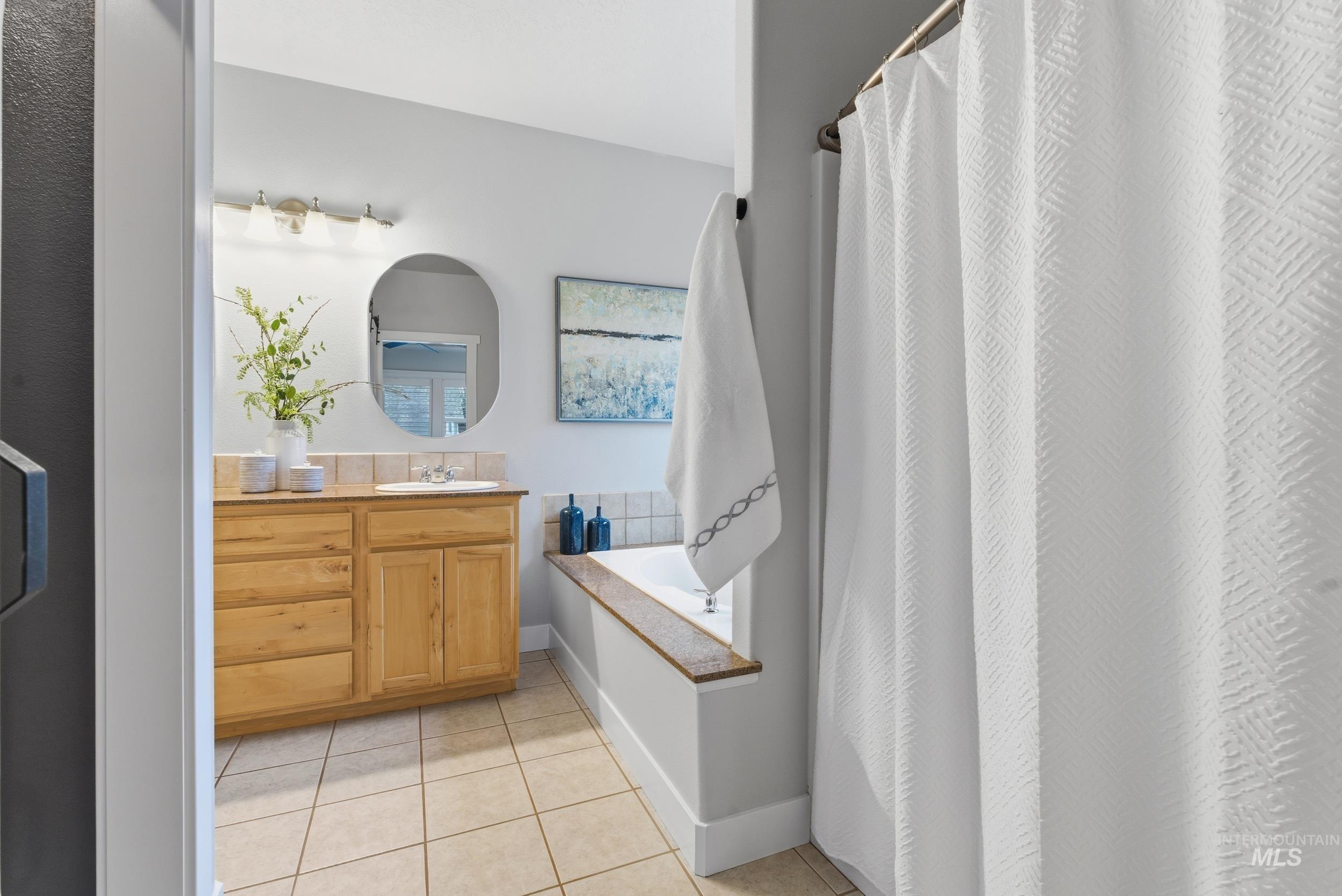 8127 N Sundial Way, Boise, Idaho 83714, 3 Bedrooms, 2 Bathrooms, Residential For Sale, Price $479,000, 98970335