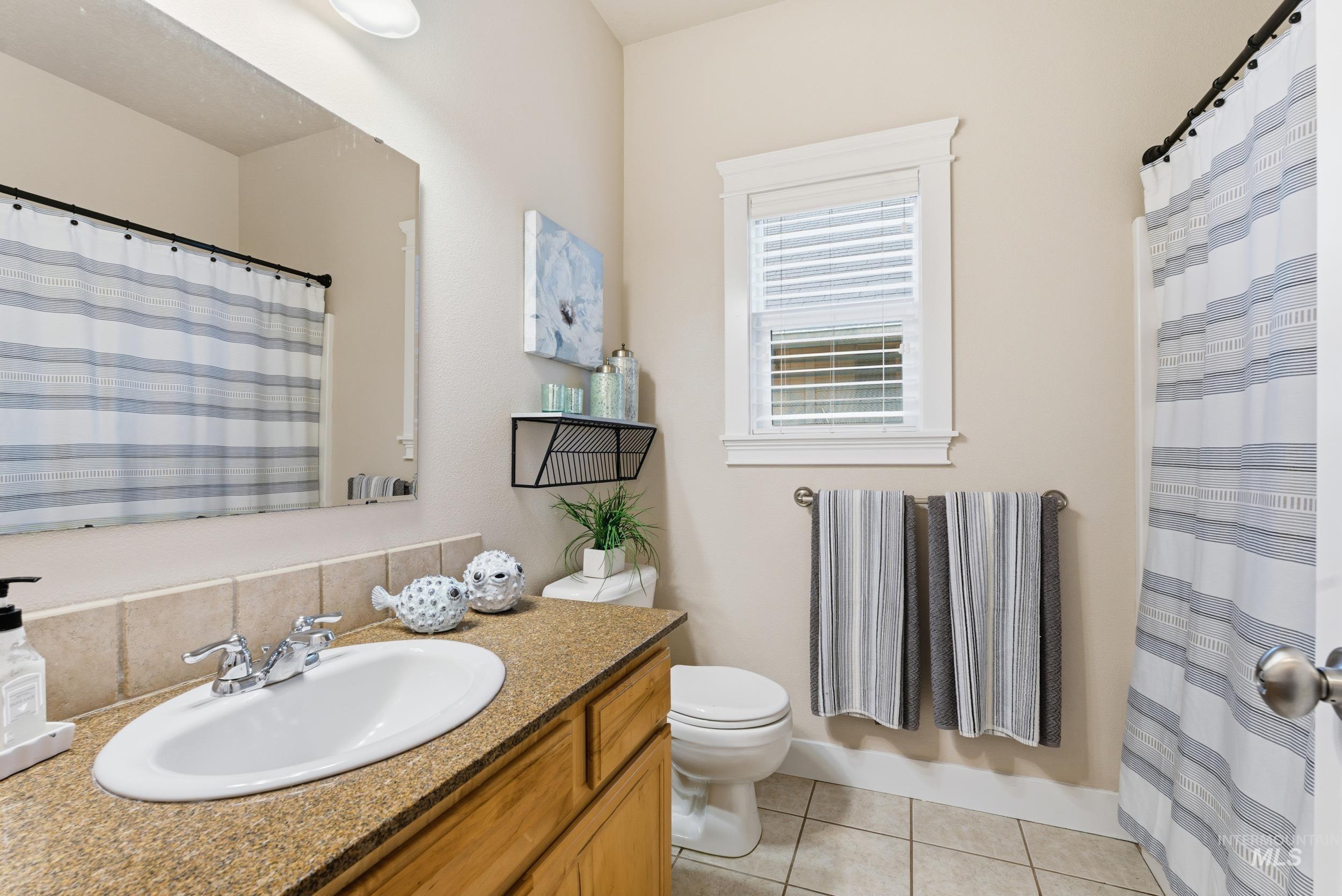 8127 N Sundial Way, Boise, Idaho 83714, 3 Bedrooms, 2 Bathrooms, Residential For Sale, Price $479,000, 98970335