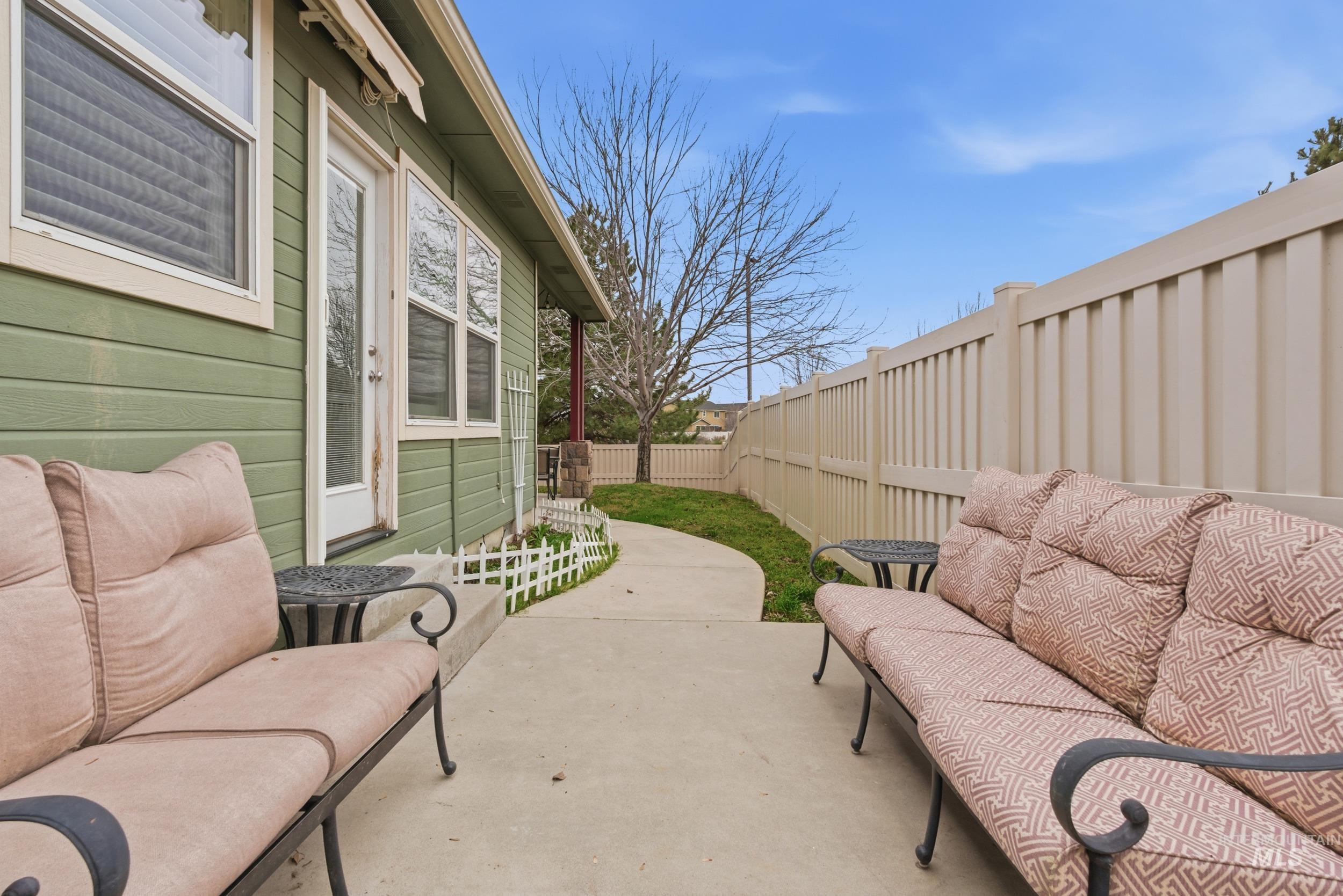 8127 N Sundial Way, Boise, Idaho 83714, 3 Bedrooms, 2 Bathrooms, Residential For Sale, Price $479,000, 98970335