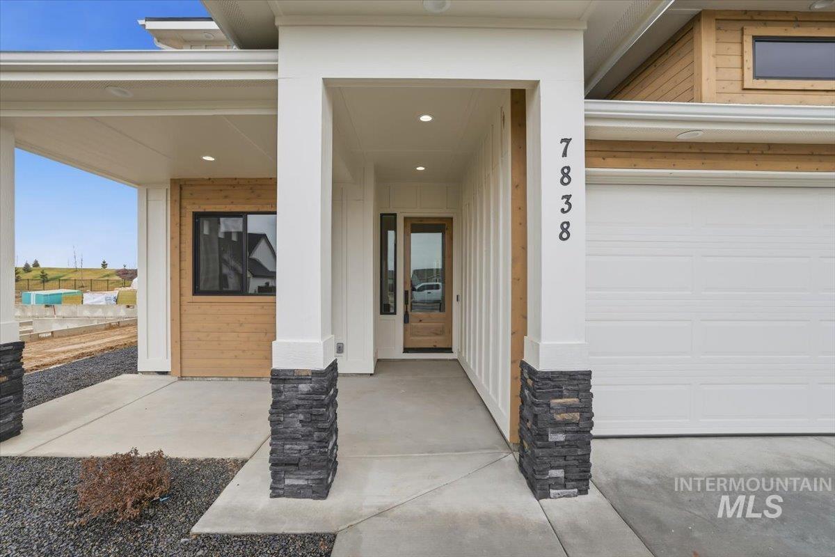 7838 W Flathead Lake St, Eagle, Idaho 83616, 3 Bedrooms, 3 Bathrooms, Residential For Sale, Price $899,500, 98970341