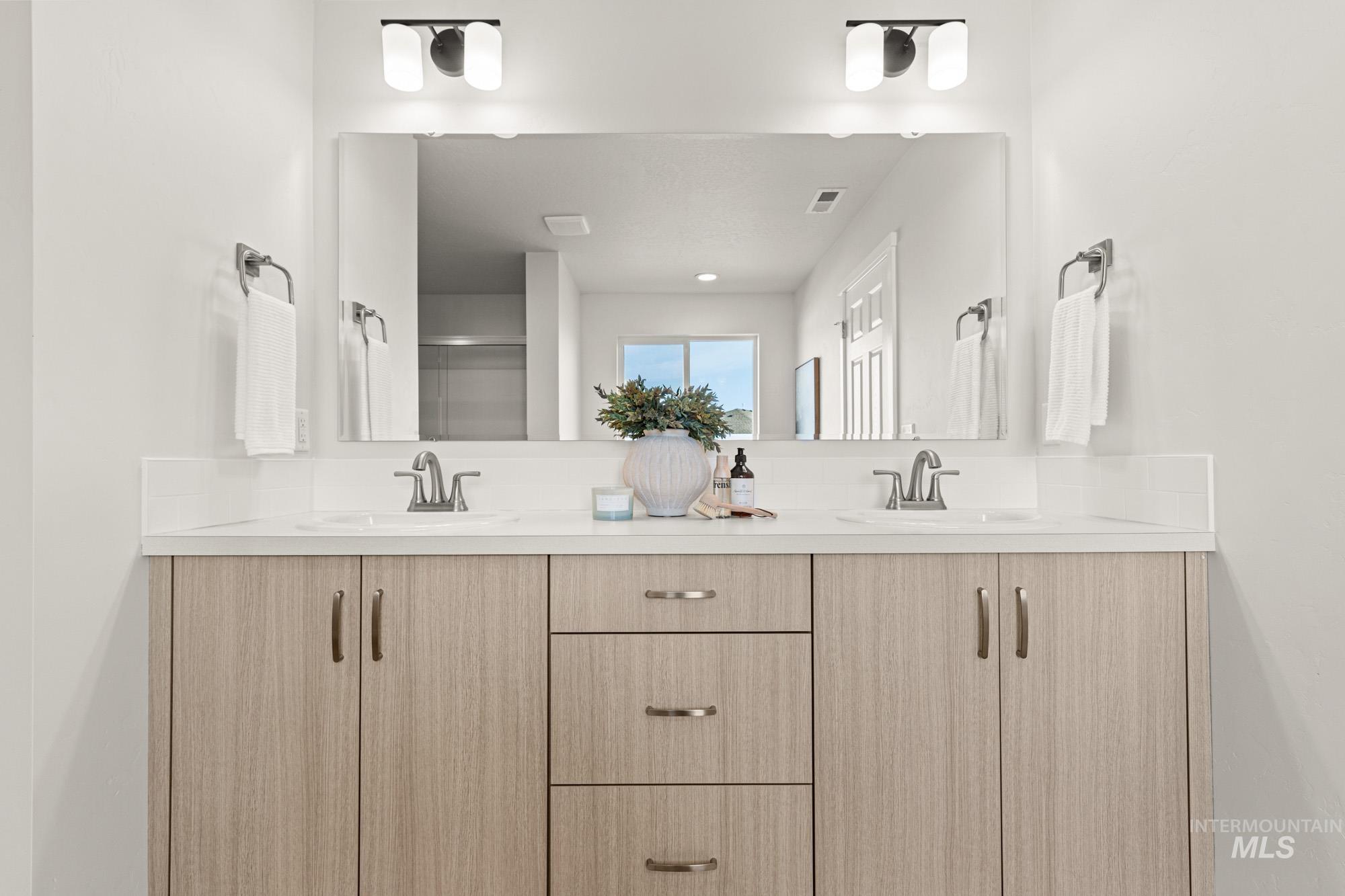 17381 N Aspen Springs Way, Nampa, Idaho 83687, 4 Bedrooms, 2.5 Bathrooms, Residential For Sale, Price $549,990,MLS 98970344