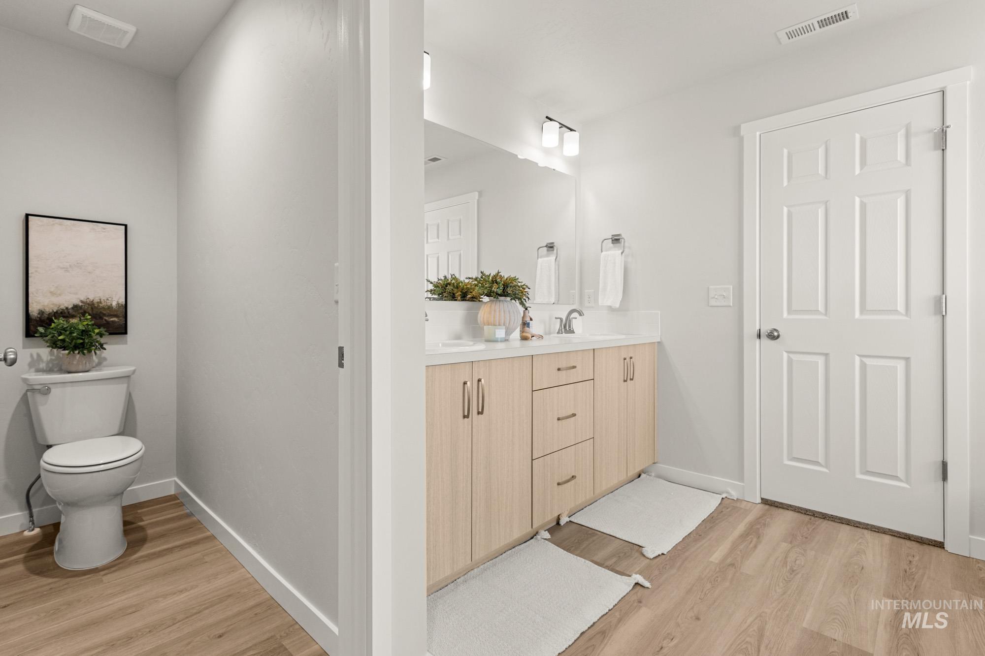 17381 N Aspen Springs Way, Nampa, Idaho 83687, 4 Bedrooms, 2.5 Bathrooms, Residential For Sale, Price $549,990,MLS 98970344