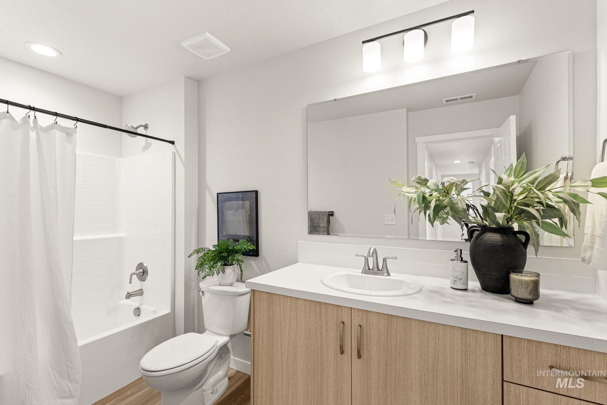 17381 N Aspen Springs Way, Nampa, Idaho 83687, 4 Bedrooms, 2.5 Bathrooms, Residential For Sale, Price $549,990,MLS 98970344