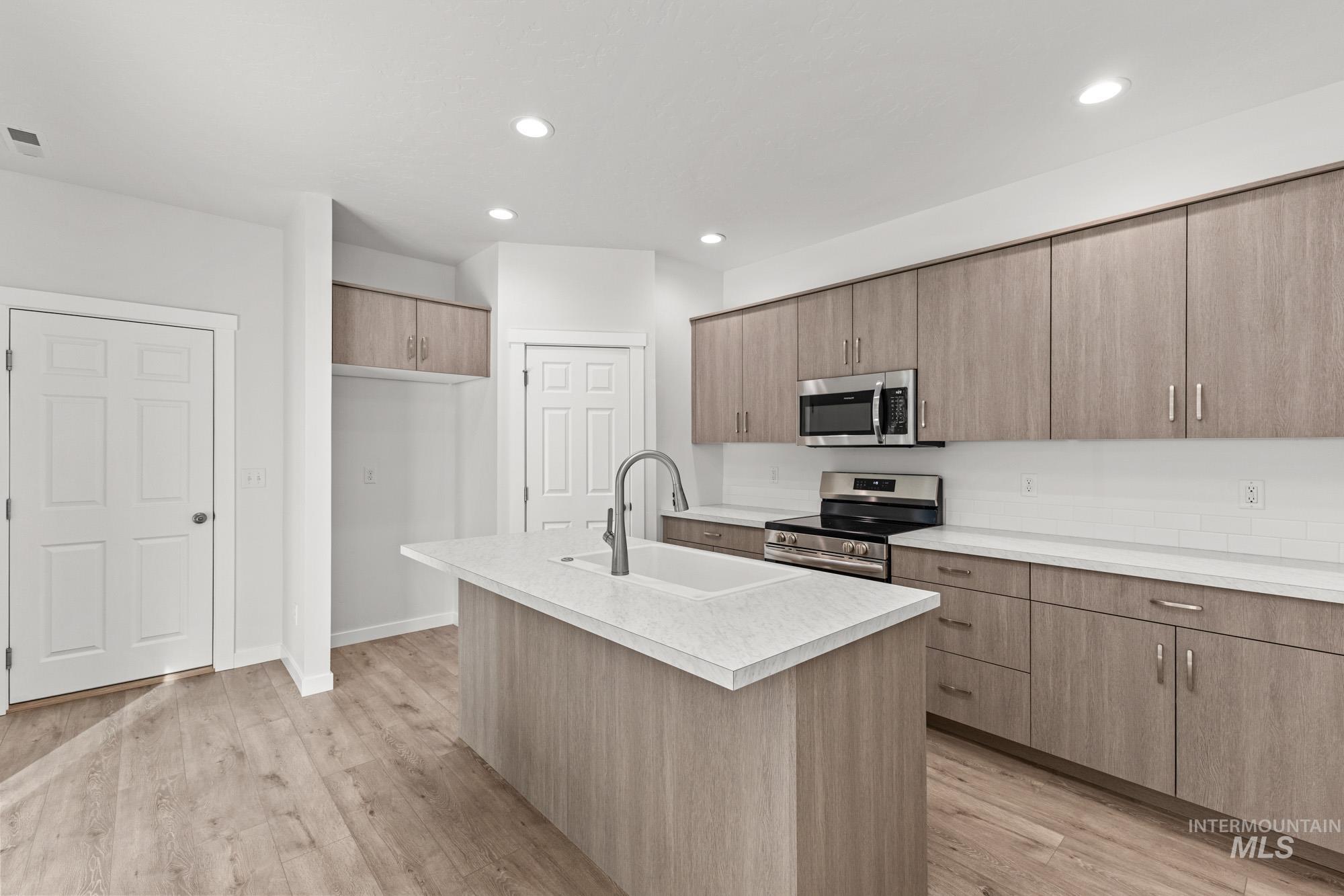 2943 E Mossy Creek Dr, Kuna, Idaho 83634, 3 Bedrooms, 2.5 Bathrooms, Residential For Sale, Price $389,990,MLS 98970347