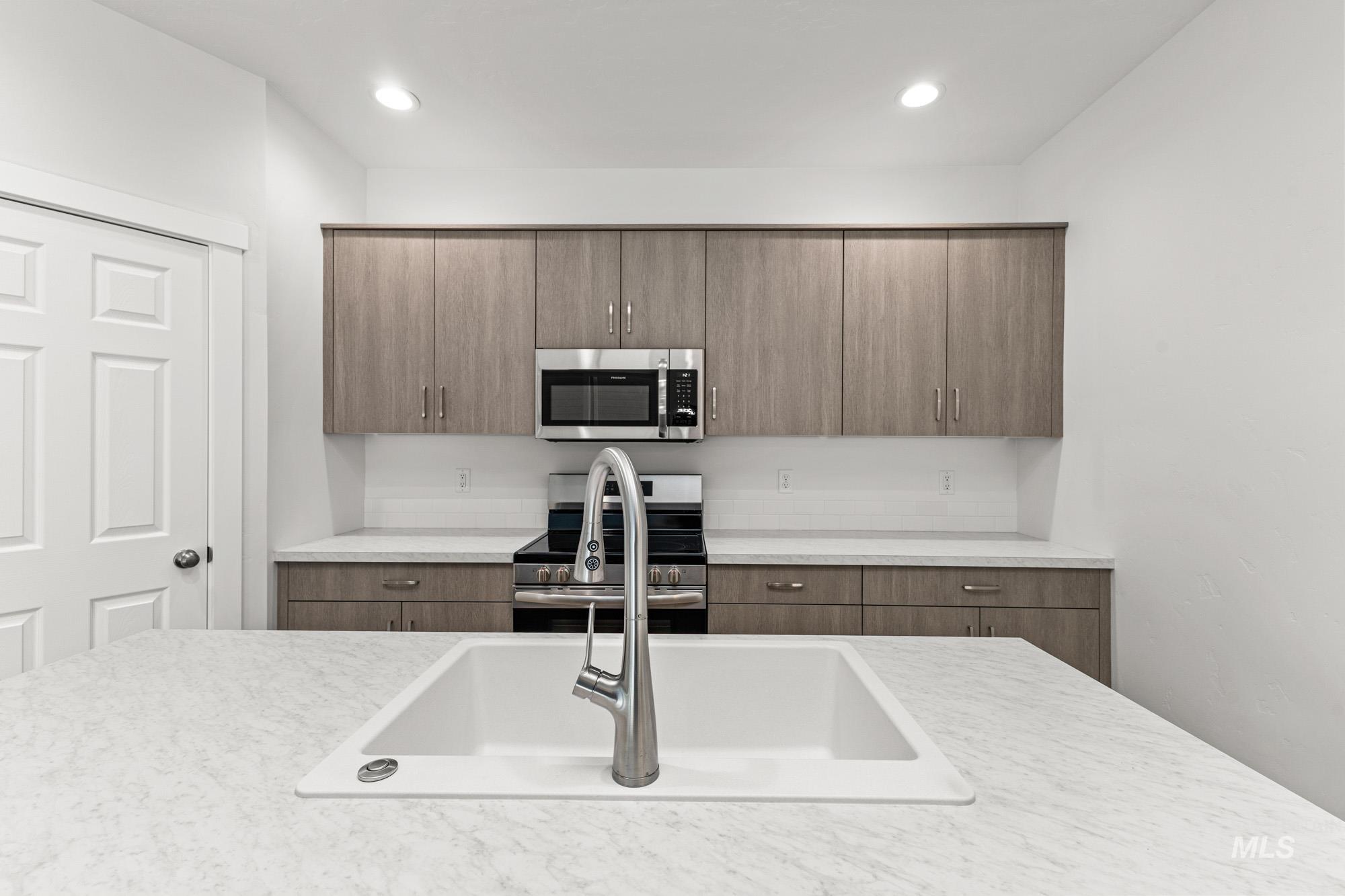 2943 E Mossy Creek Dr, Kuna, Idaho 83634, 3 Bedrooms, 2.5 Bathrooms, Residential For Sale, Price $389,990,MLS 98970347