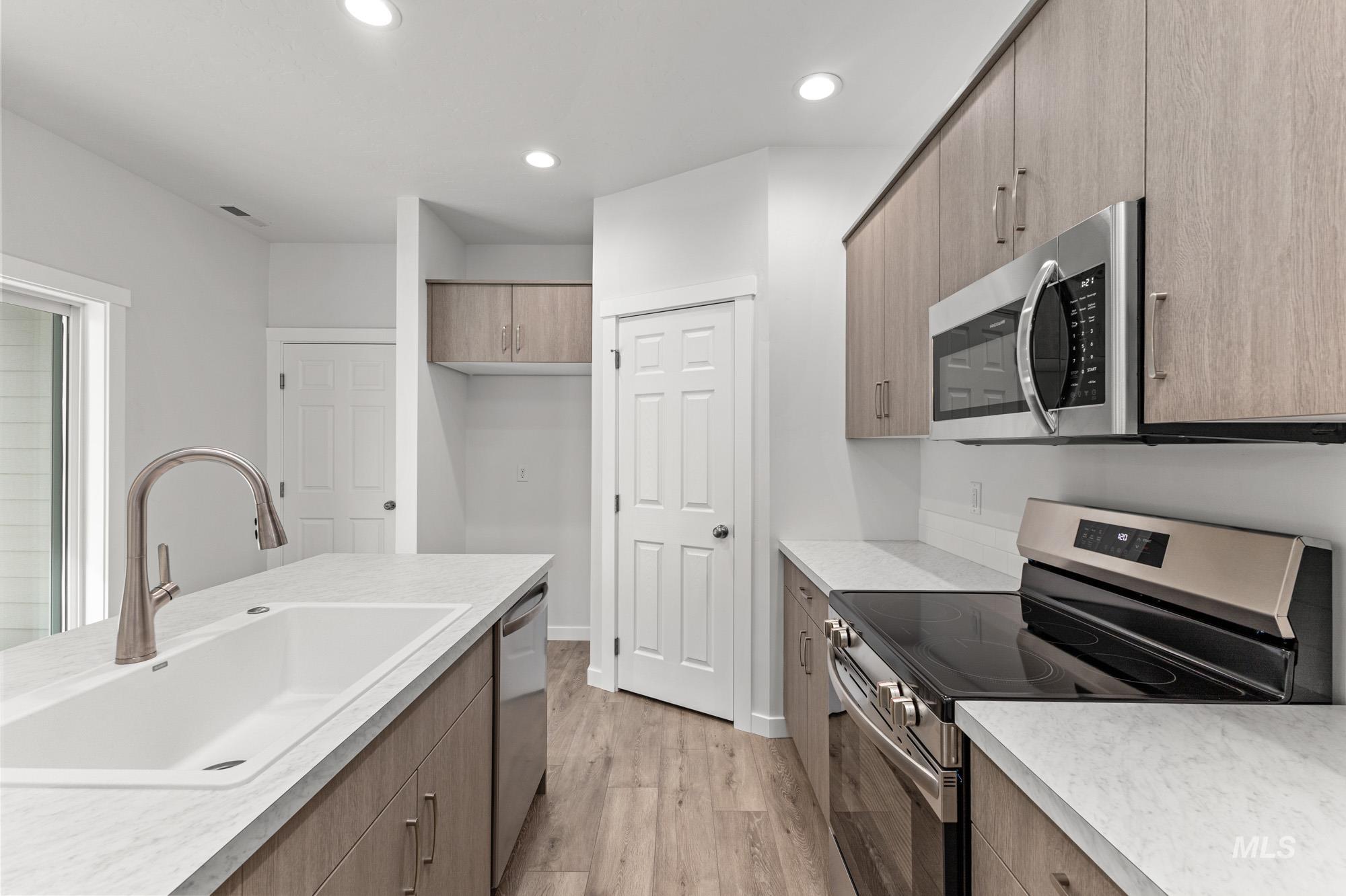 2943 E Mossy Creek Dr, Kuna, Idaho 83634, 3 Bedrooms, 2.5 Bathrooms, Residential For Sale, Price $389,990,MLS 98970347