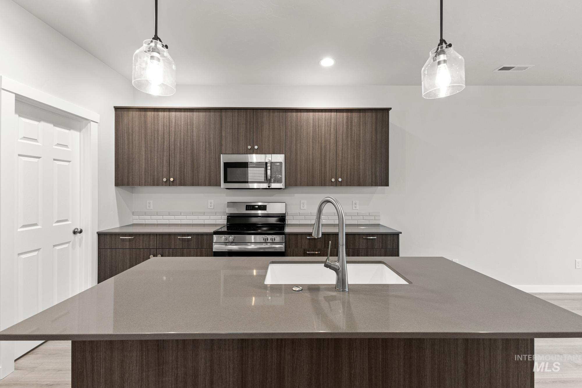 2963 E Mossy Creek Dr, Kuna, Idaho 83634, 3 Bedrooms, 2.5 Bathrooms, Residential For Sale, Price $394,990,MLS 98970348