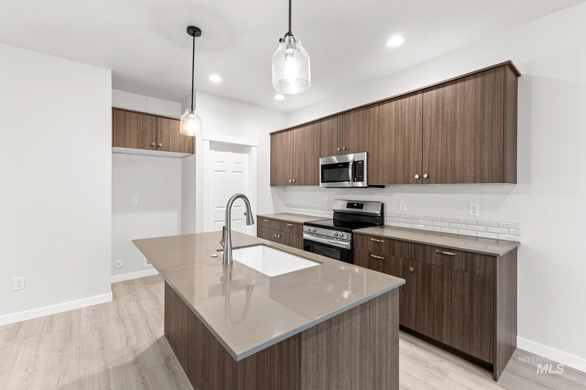 2963 E Mossy Creek Dr, Kuna, Idaho 83634, 3 Bedrooms, 2.5 Bathrooms, Residential For Sale, Price $394,990,MLS 98970348